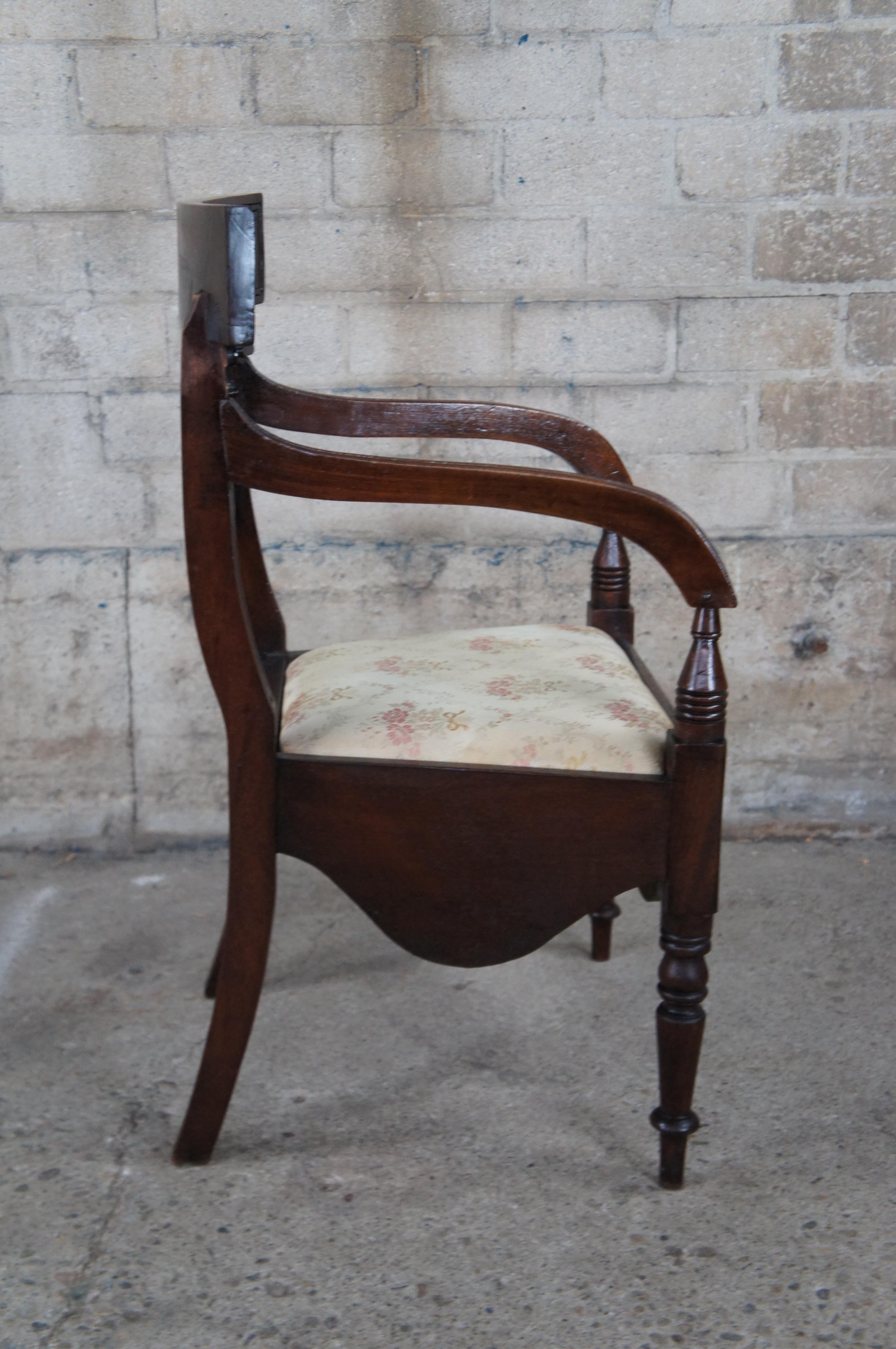 Antiguo Sillón con Brazos de Caoba de la Regencia Inglesa de principios del S. XIX en venta 7