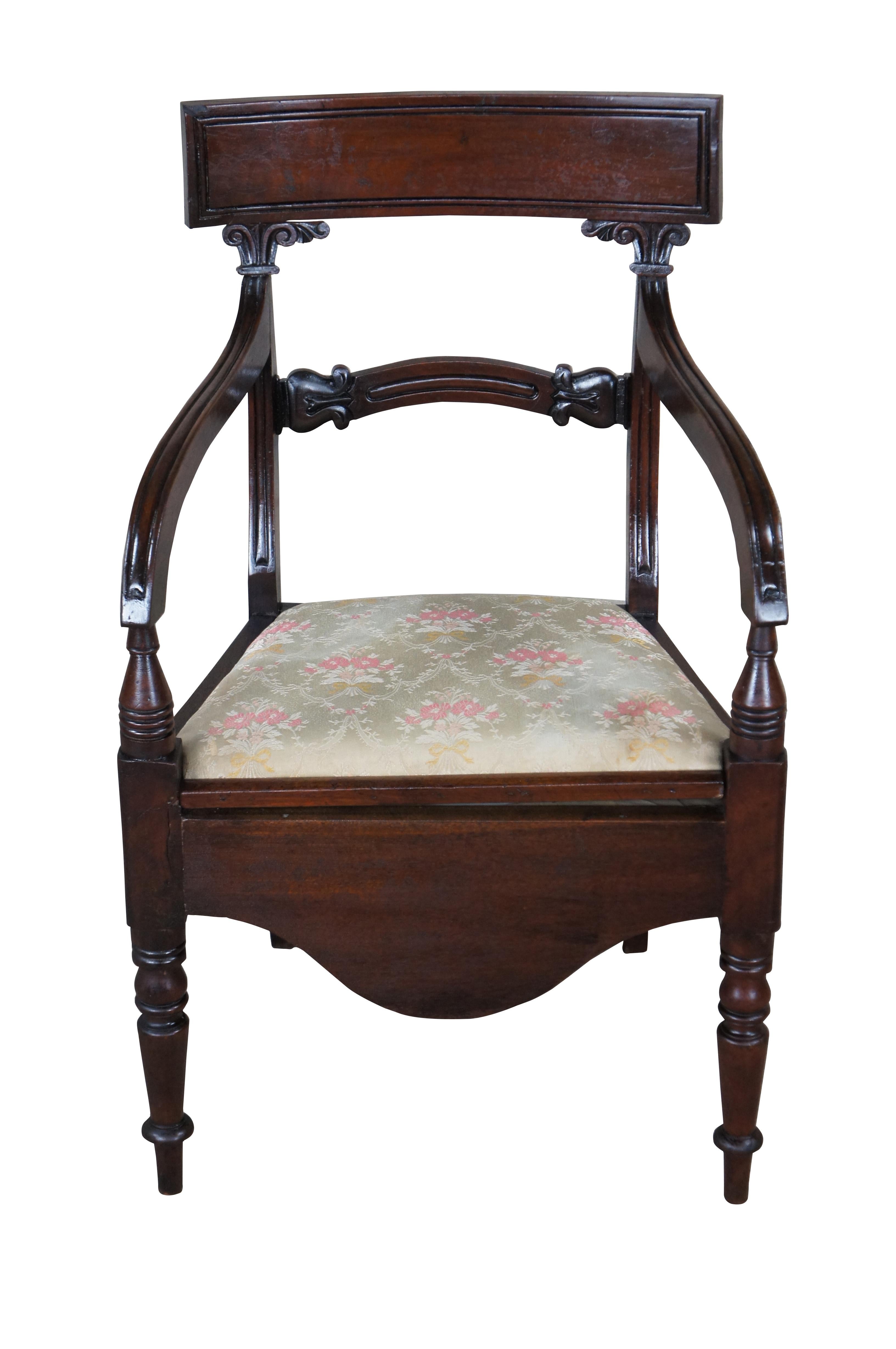 Antiguo Sillón con Brazos de Caoba de la Regencia Inglesa de principios del S. XIX en Bastante bueno estado para la venta en Dayton, OH