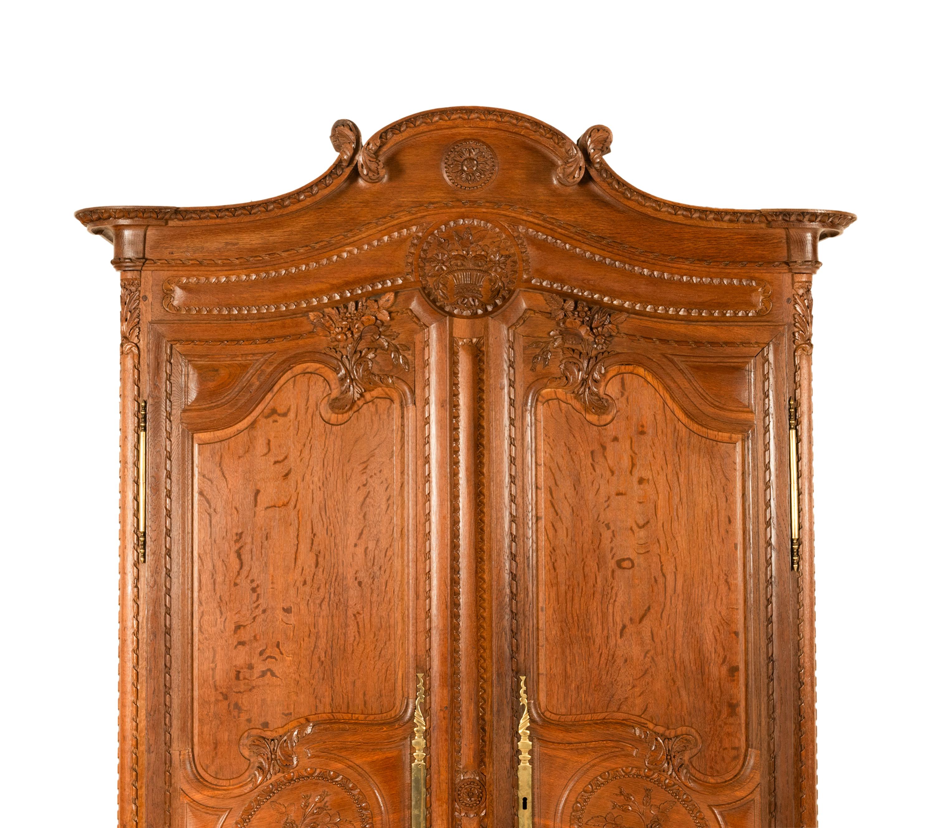 Antique Early 19th C. French Carved Oak Wedding Armoire Wardrobe Normandy 1820 in vendita 4