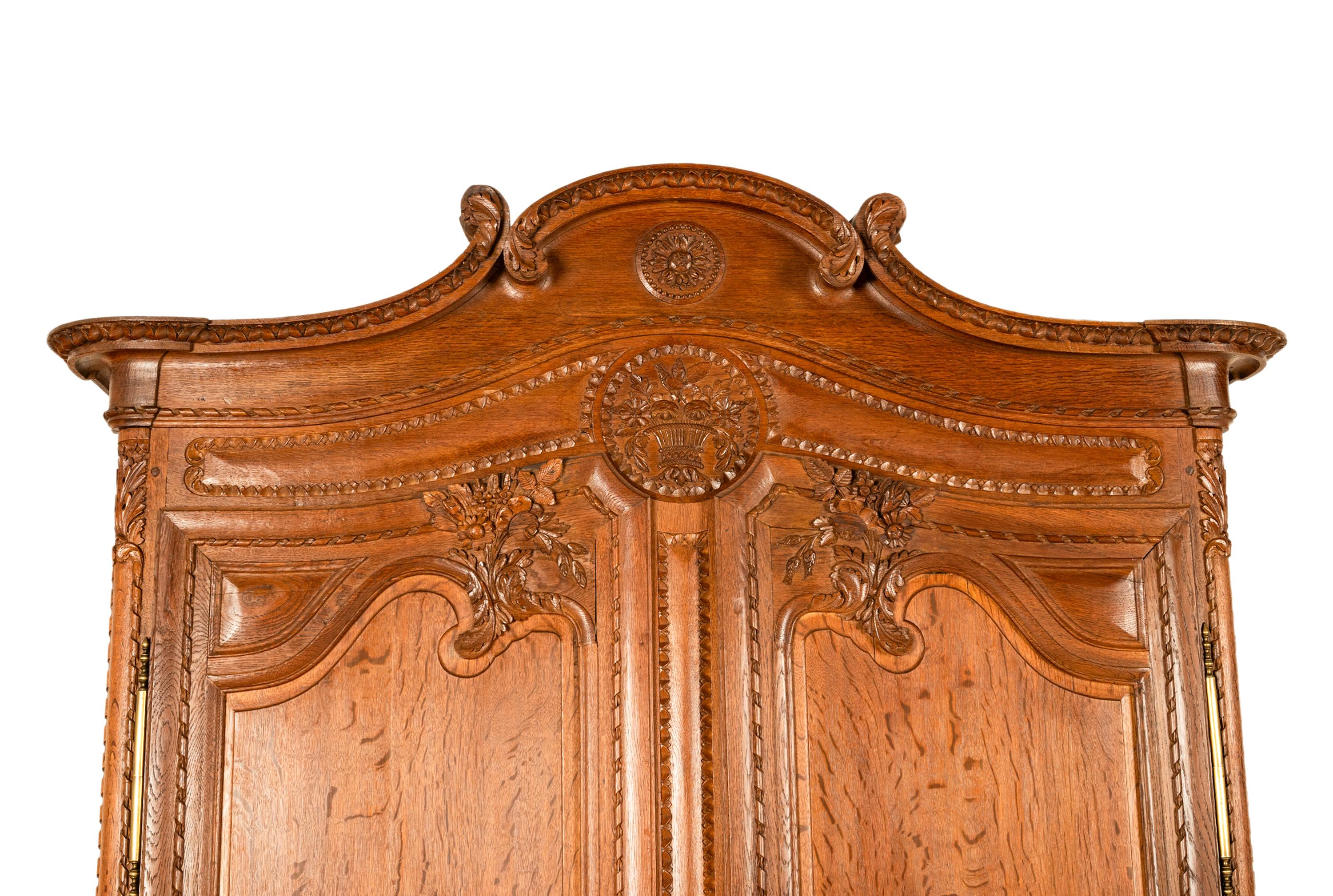 Antique Early 19th C. French Carved Oak Wedding Armoire Wardrobe Normandy 1820 in vendita 5