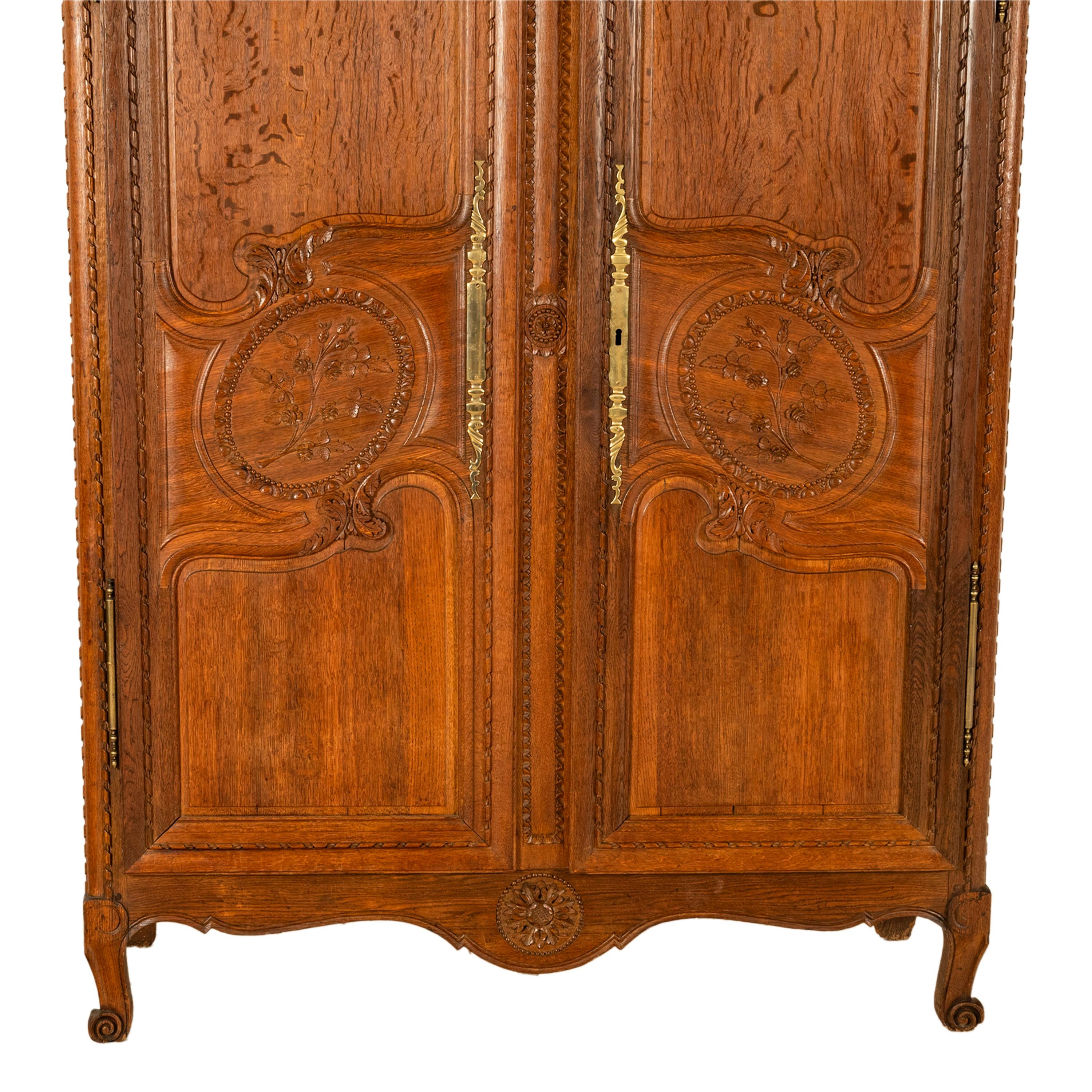 Antique Early 19th C. French Carved Oak Wedding Armoire Wardrobe Normandy 1820 in vendita 6