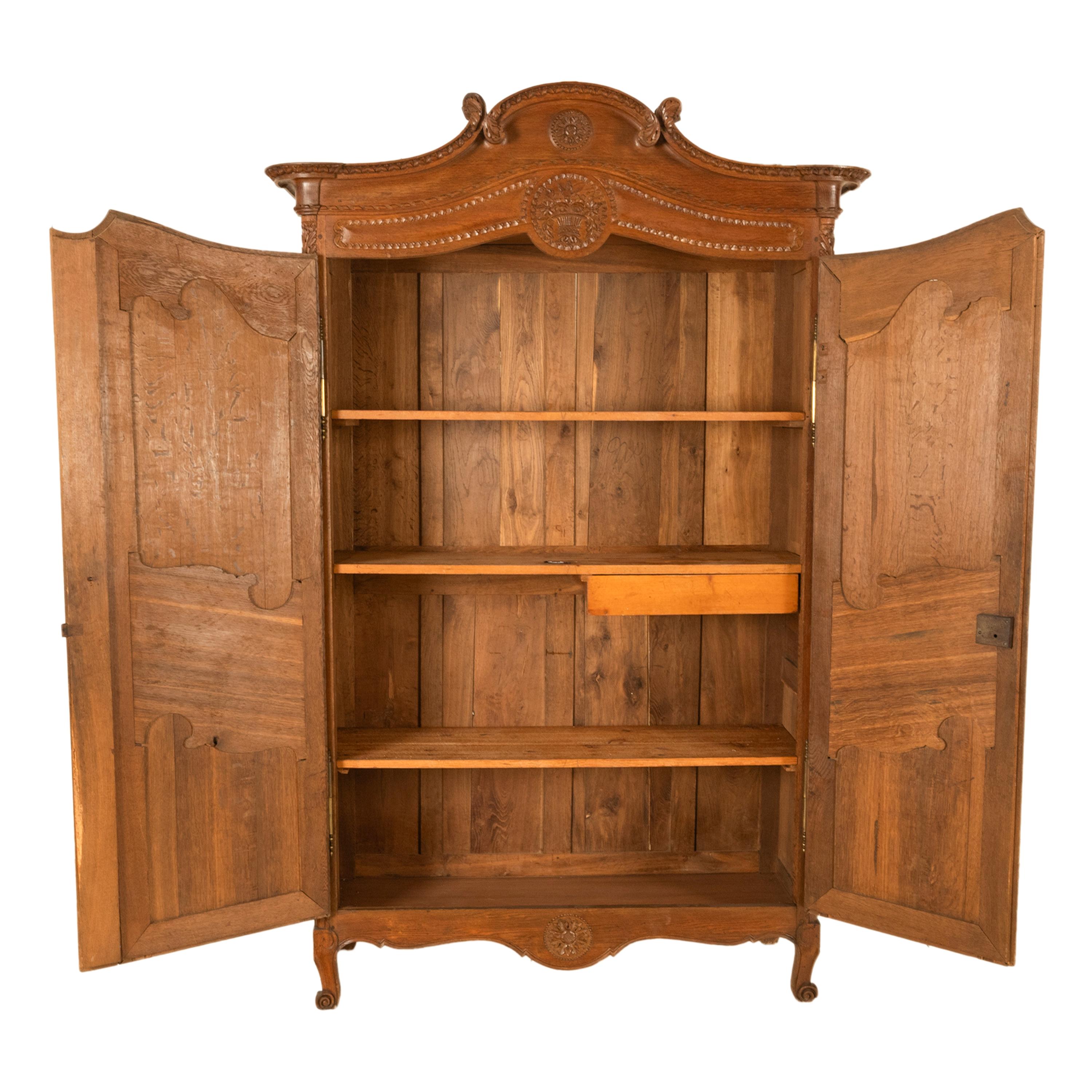 Quercia Antique Early 19th C. French Carved Oak Wedding Armoire Wardrobe Normandy 1820 in vendita