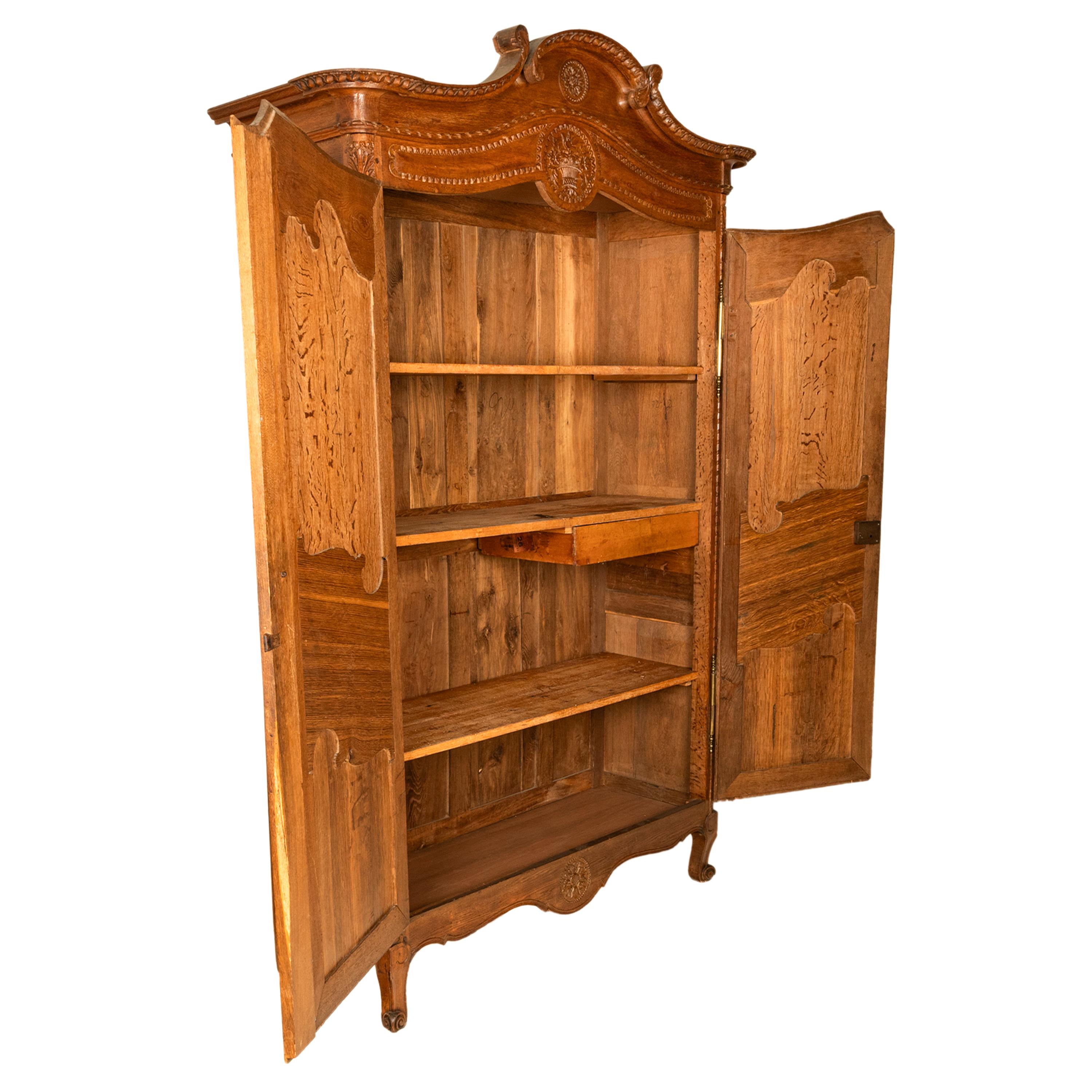 Antique Early 19th C. French Carved Oak Wedding Armoire Wardrobe Normandy 1820 in vendita 1