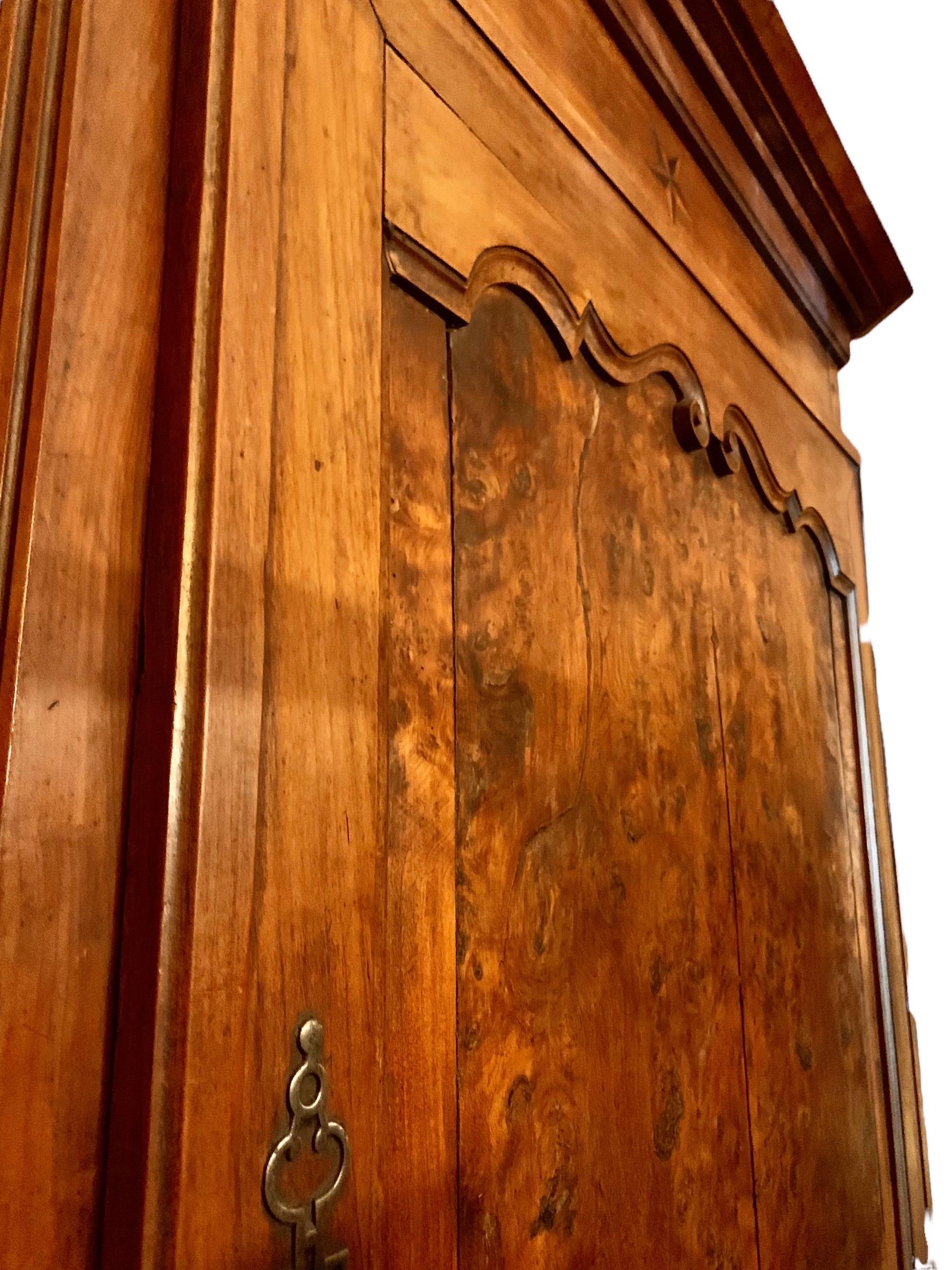 Antique Early 19th C. French Provincial Hand Carved Elm and Burled Elm Bonnetier 8