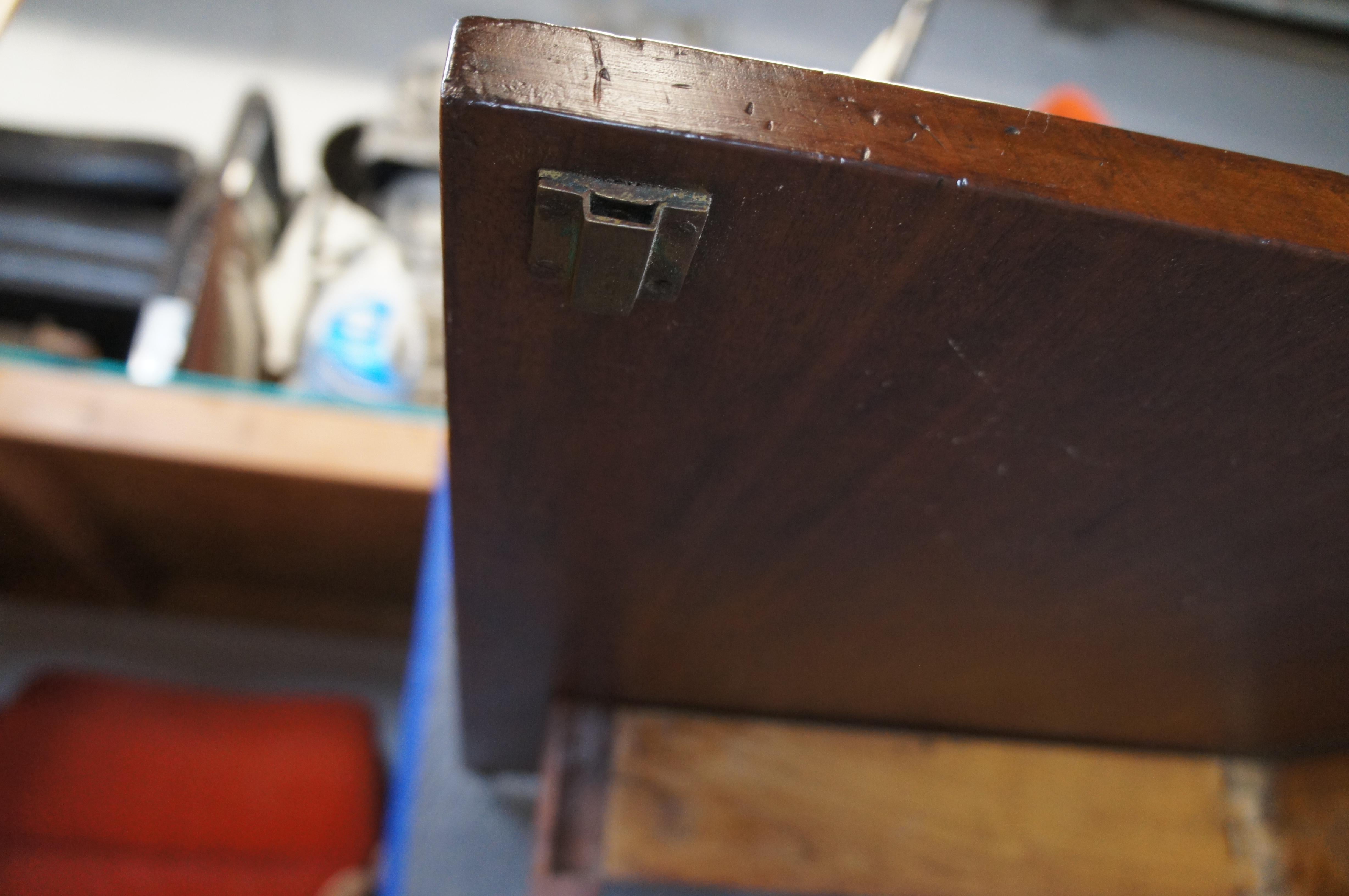 Ancienne table de salle à manger à abattant en acajou de style fédéral américain du début du 19e siècle en vente 4