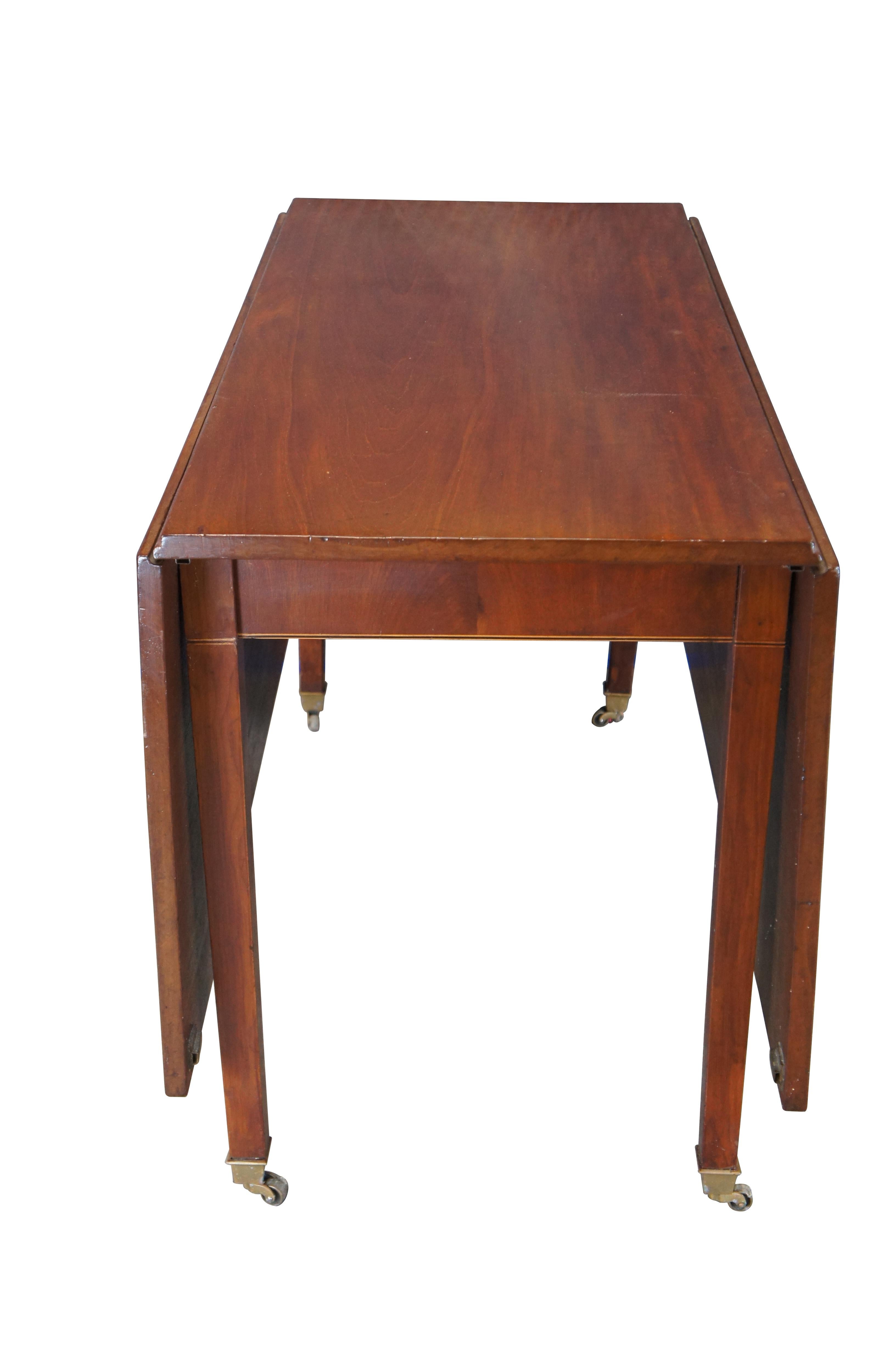 Fédéral Ancienne table de salle à manger à abattant en acajou de style fédéral américain du début du 19e siècle en vente