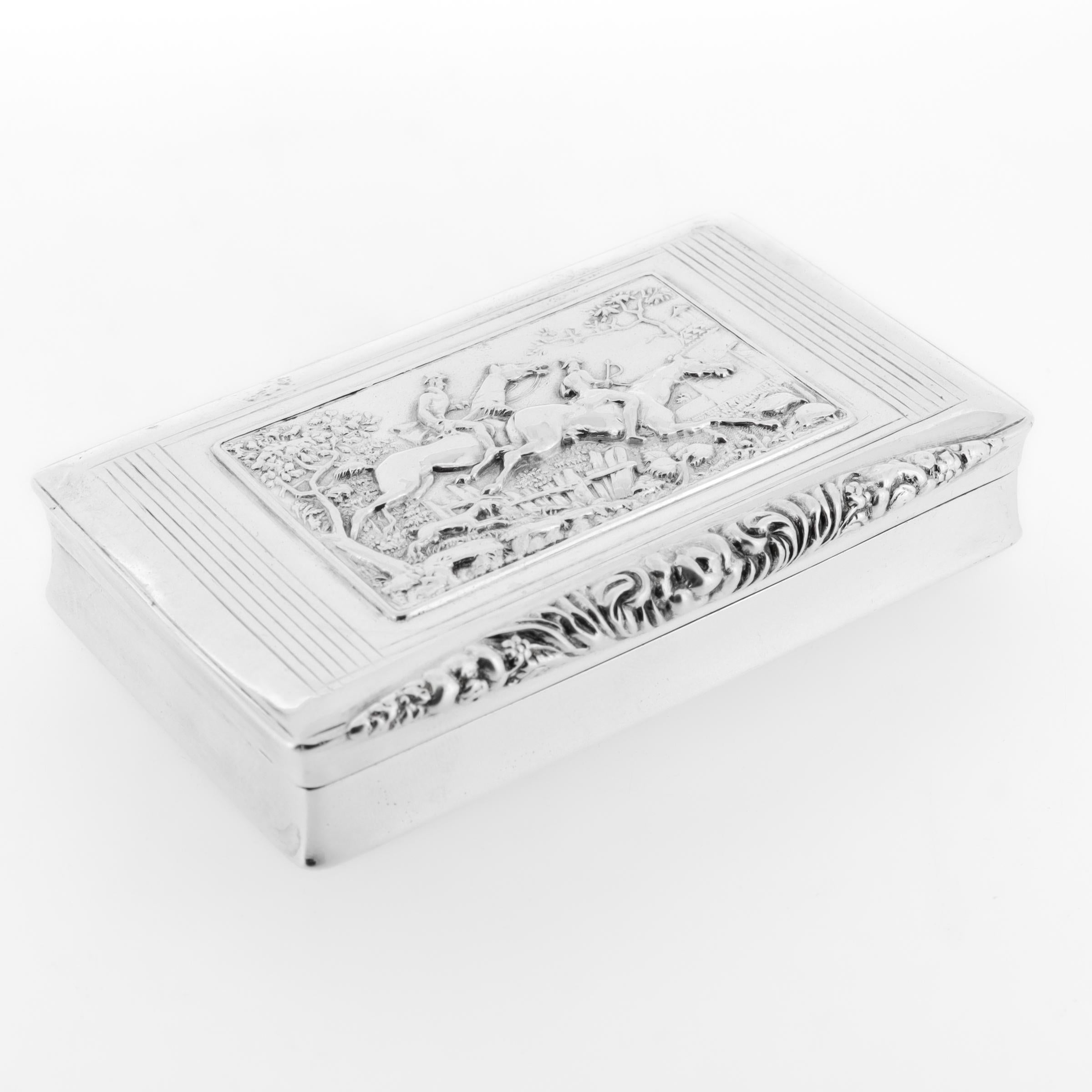 Ancienne tabatière autrichienne du début du 19e siècle en argent 13 loth équestre chasse au renard en vente 5