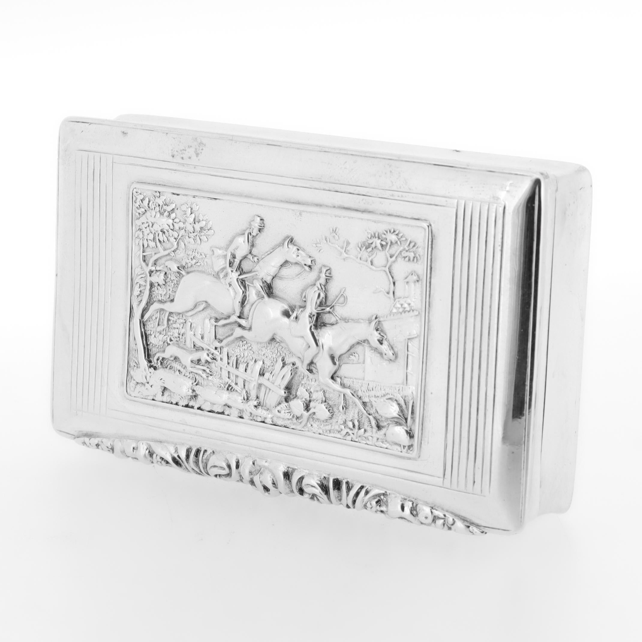 Art nouveau Ancienne tabatière autrichienne du début du 19e siècle en argent 13 loth équestre chasse au renard en vente