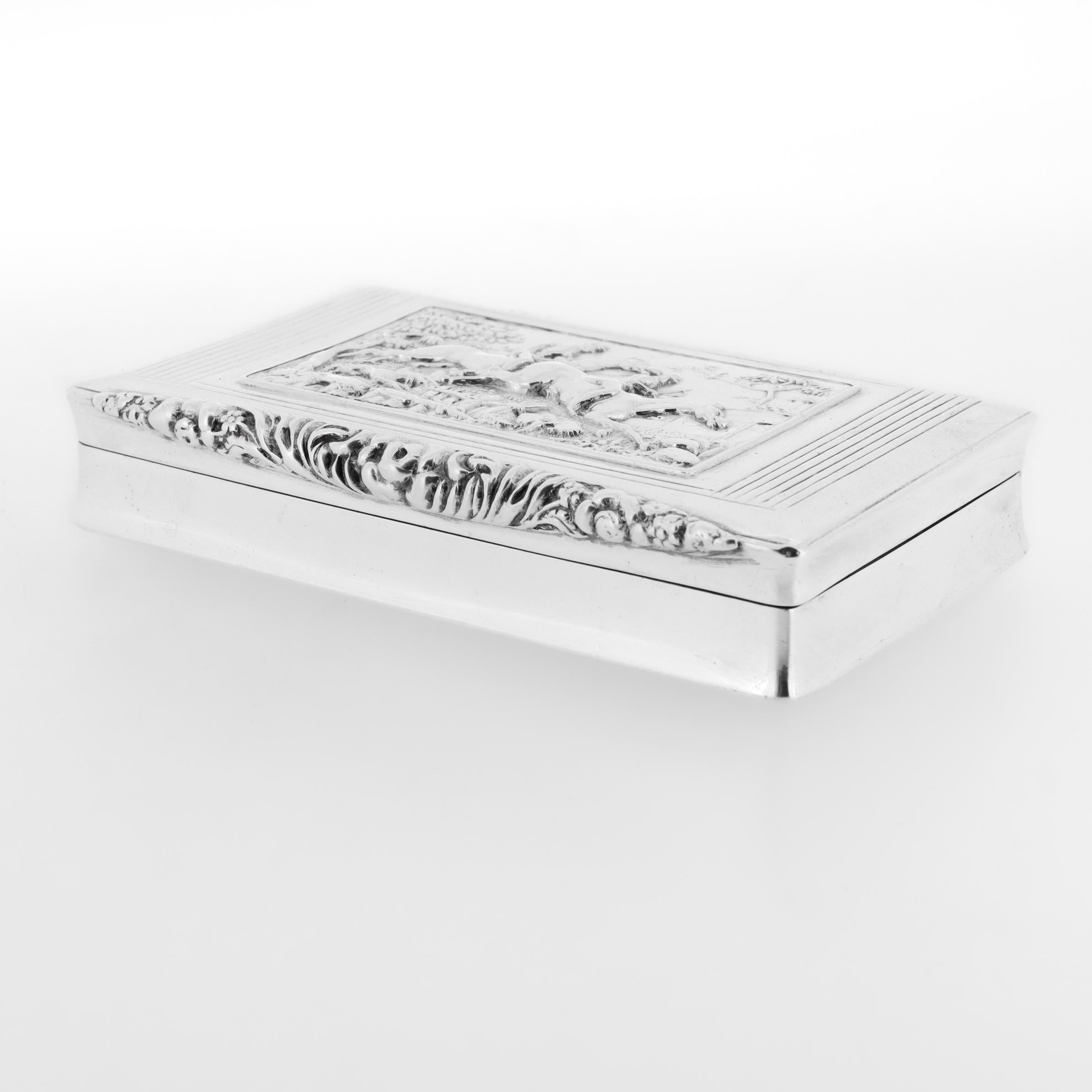 Ancienne tabatière autrichienne du début du 19e siècle en argent 13 loth équestre chasse au renard en vente 1