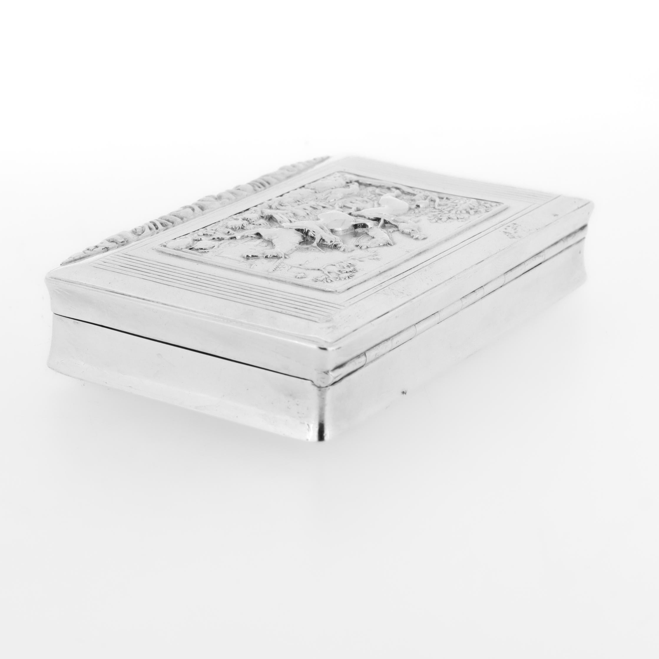 Ancienne tabatière autrichienne du début du 19e siècle en argent 13 loth équestre chasse au renard en vente 2