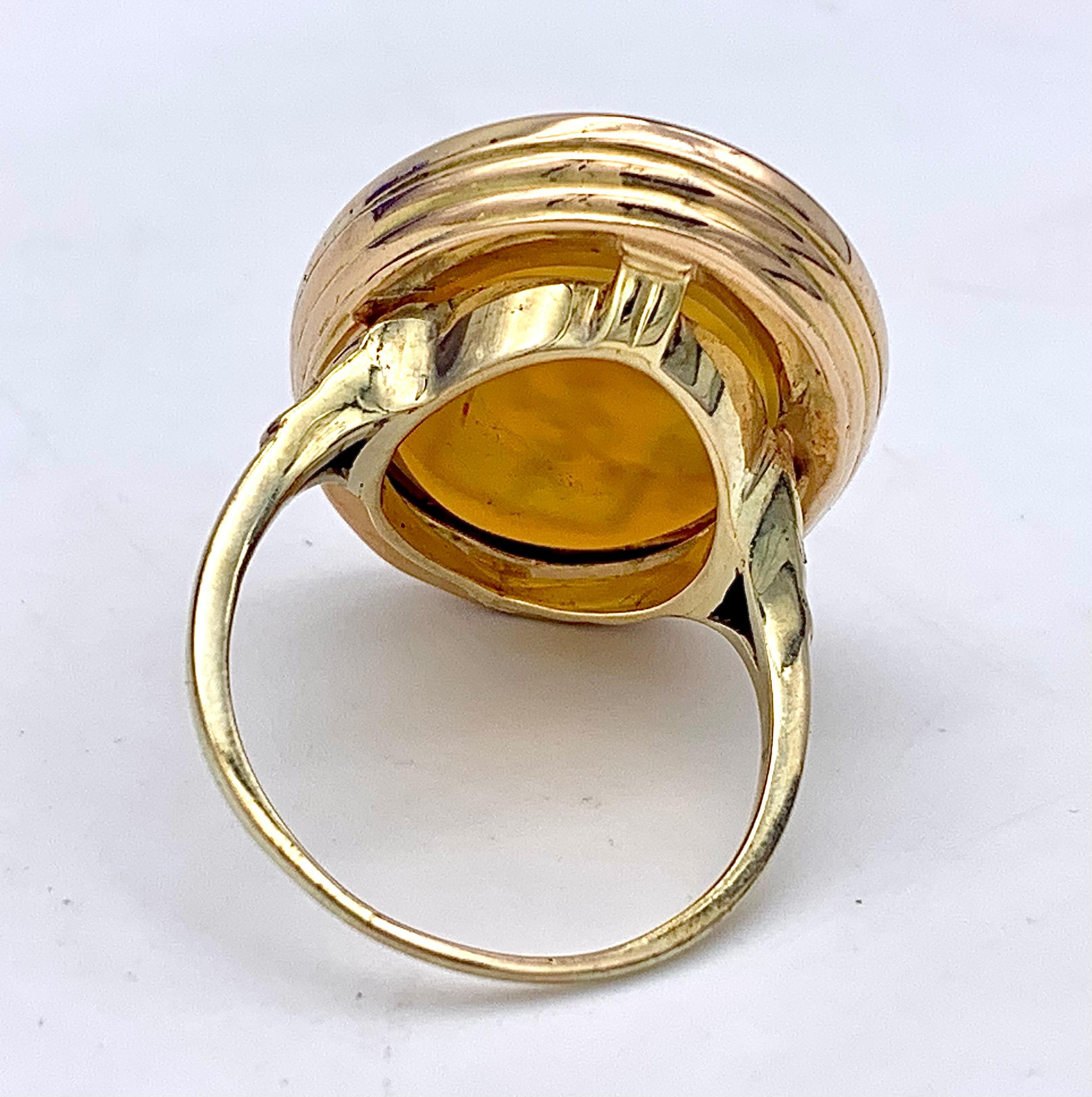 Taille ovale Cadre ancien du début du 19e siècle en cornaline avec intaille et or 14 carats    en vente