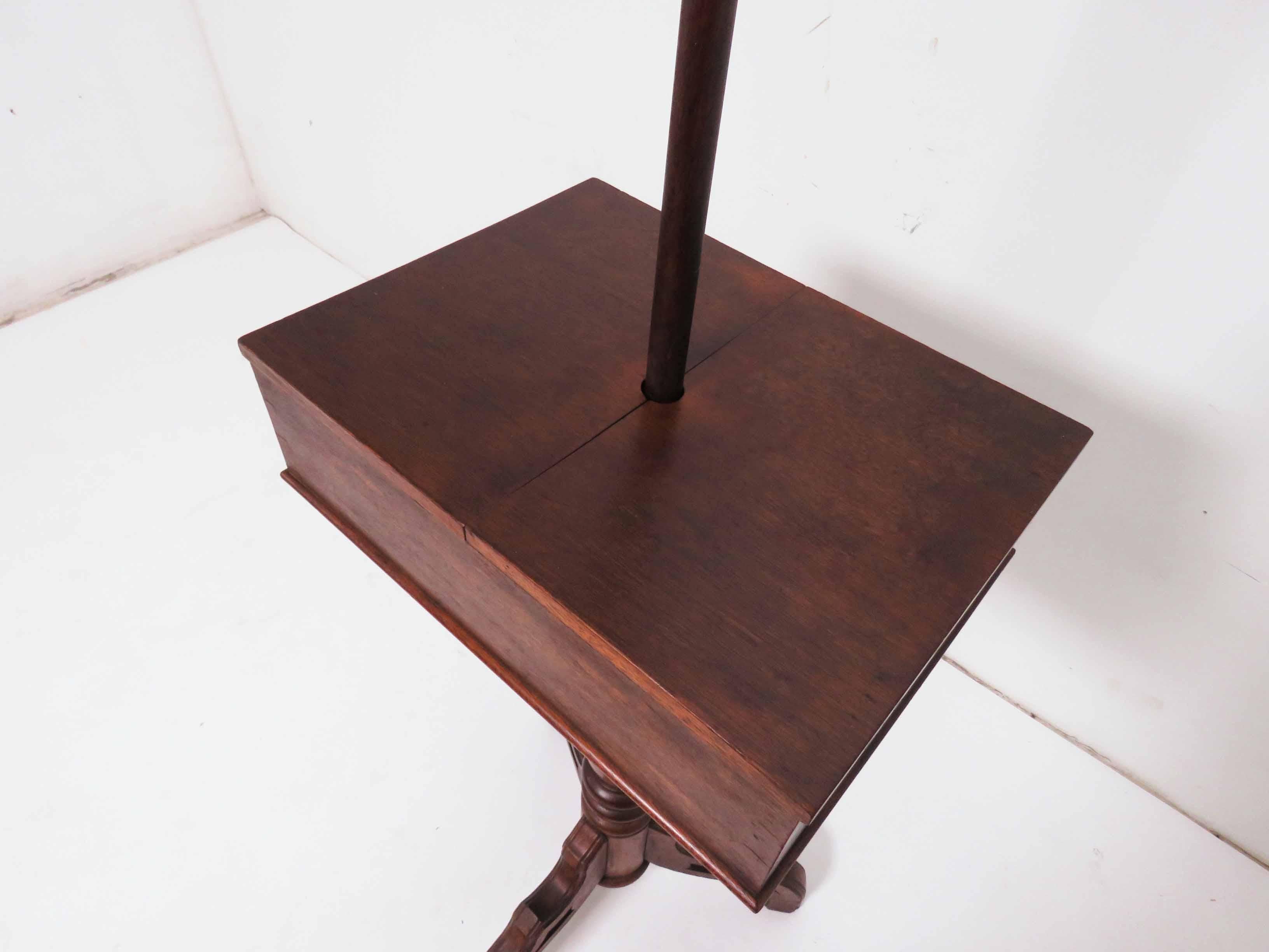 Unknown Antique Early 19th Century Chippendale Mahogany Shaving Stand