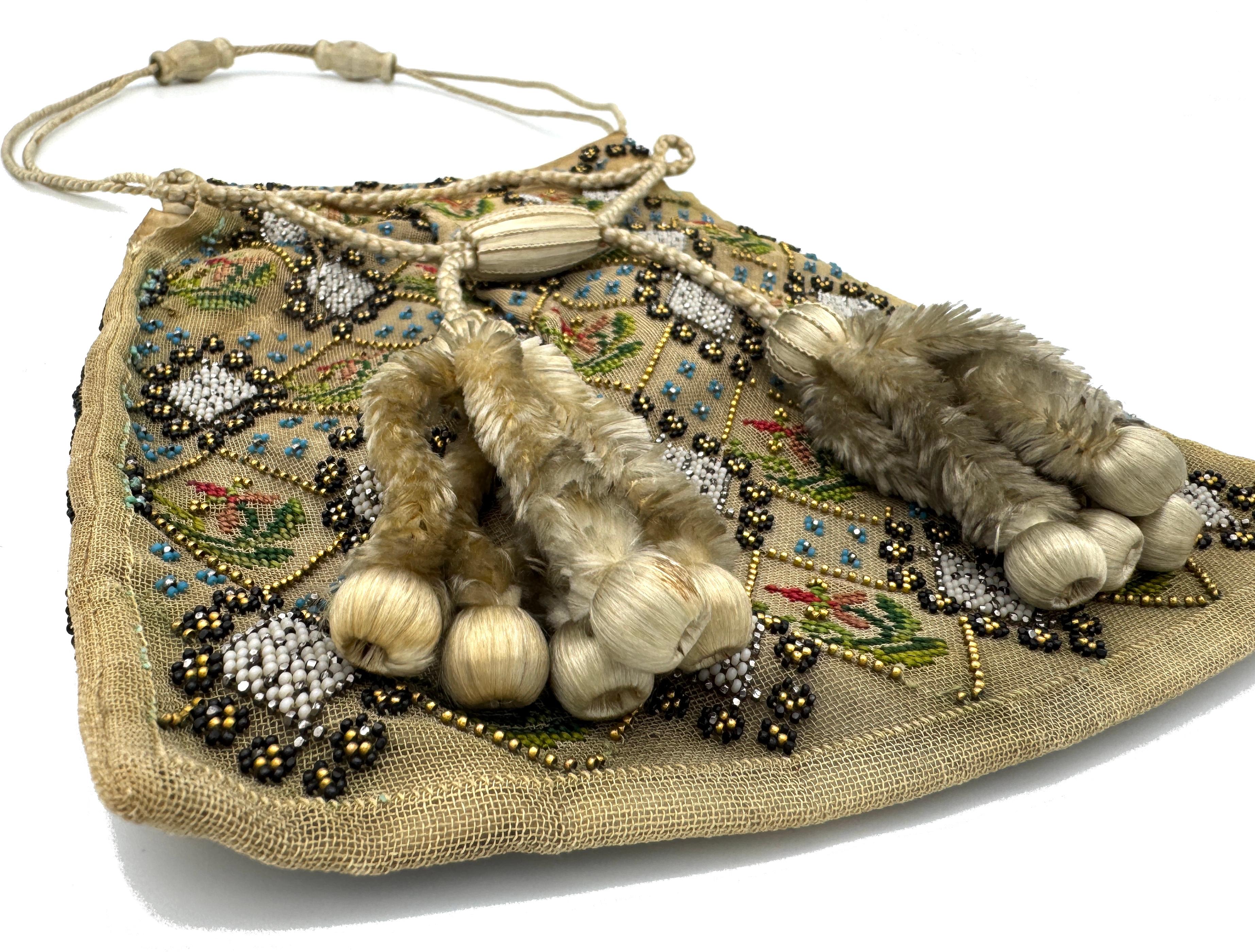 Antique Early 19th Century Embroidery Silk Handbag Applique Bead work Bon état - En vente à Munich, Bavaria
