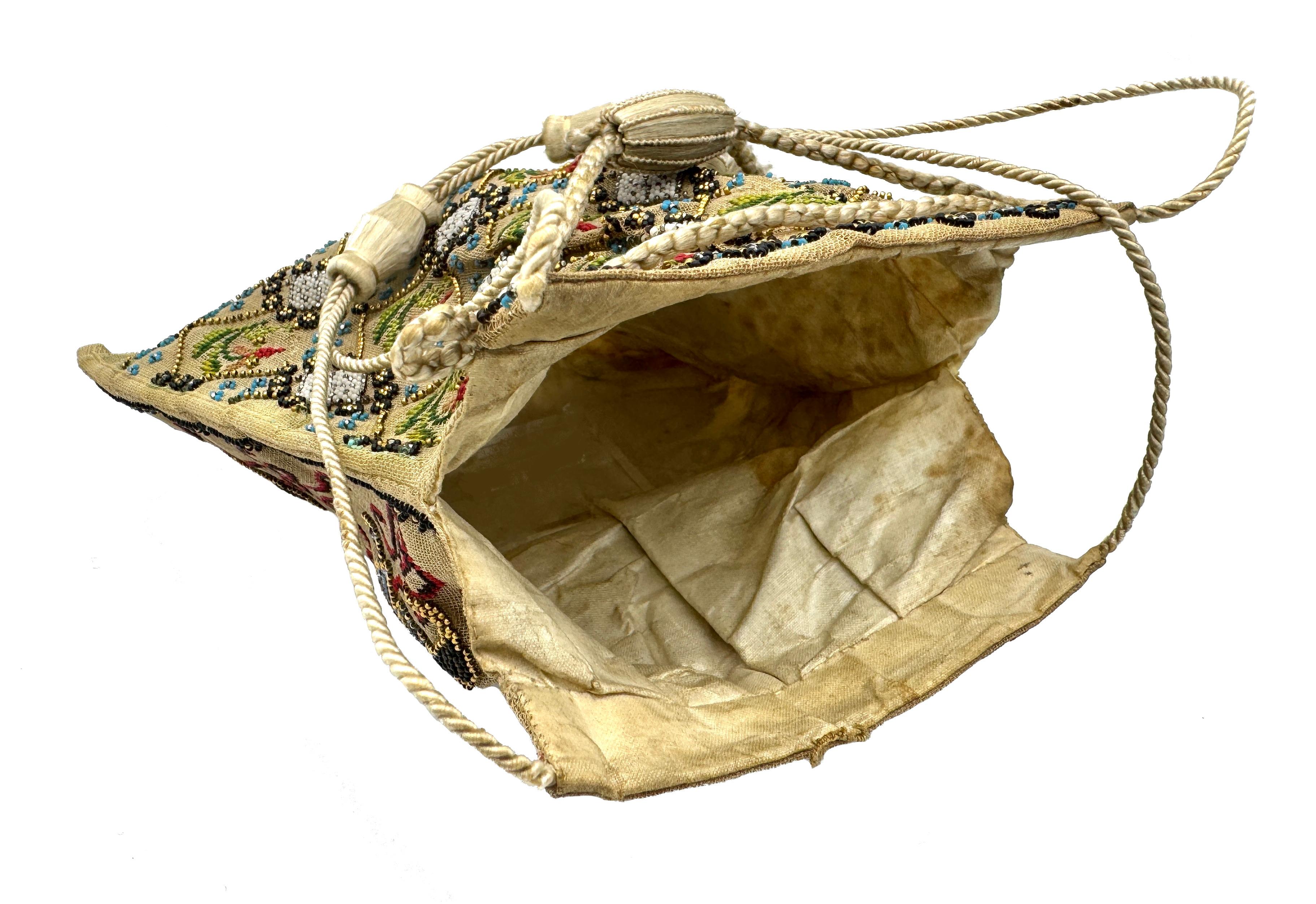 Antique Early 19th Century Embroidery Silk Handbag Applique Bead work Unisexe en vente