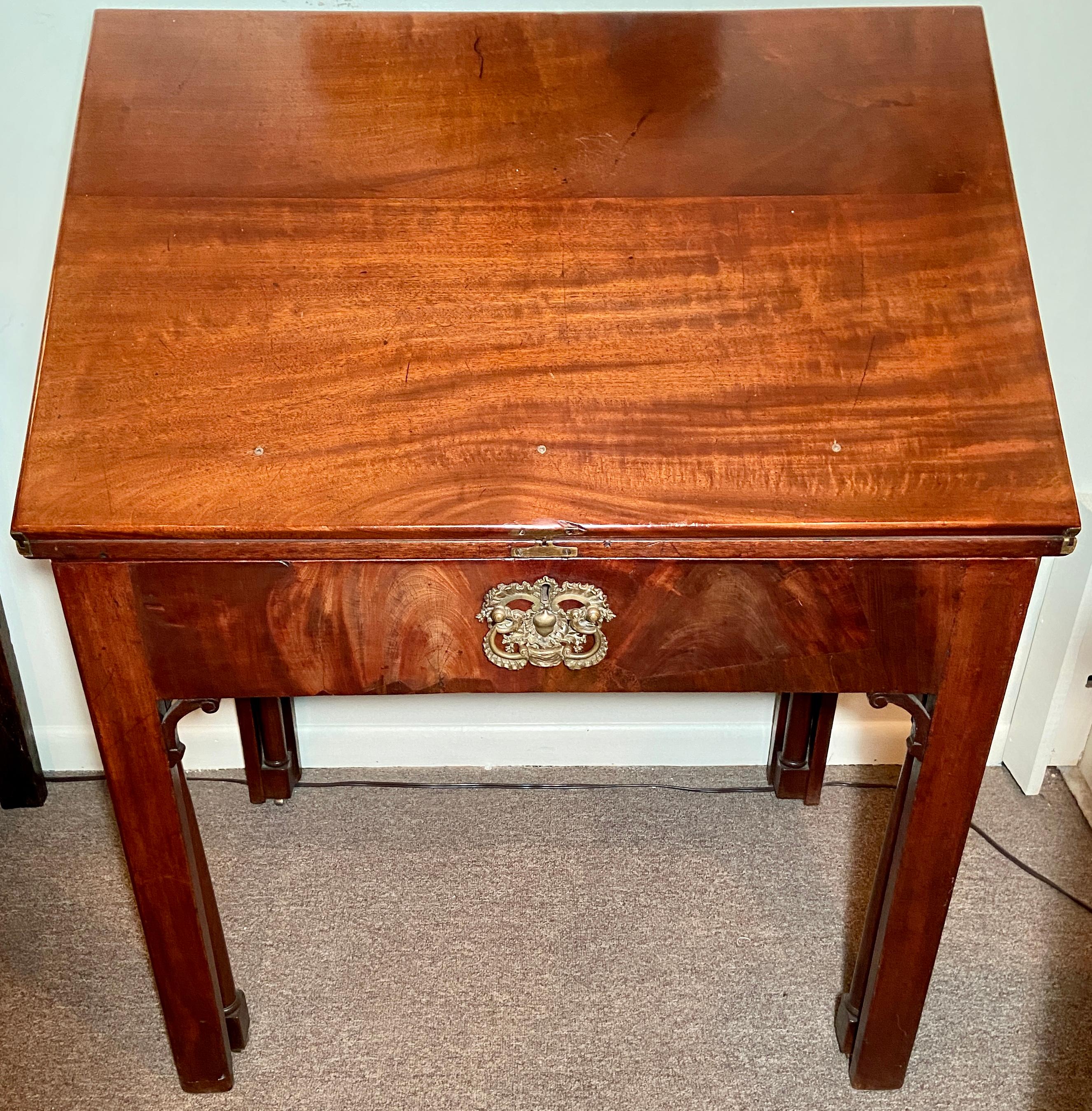 Antique Early 19th Century English Georgian Architect's Desk In Good Condition For Sale In New Orleans, LA