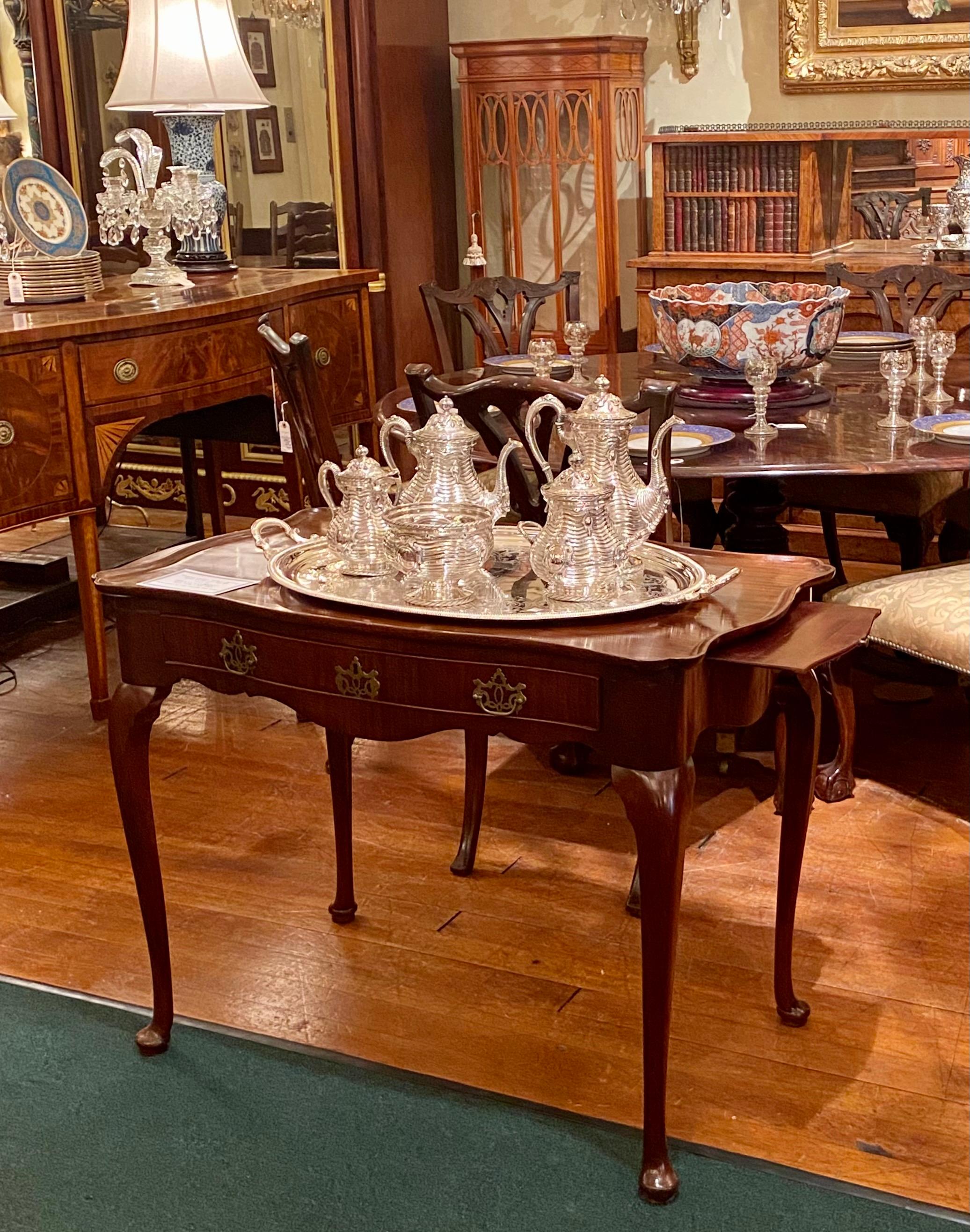 Antique Early 19th Century English Georgian Mahogany Silver Table. For Sale 7