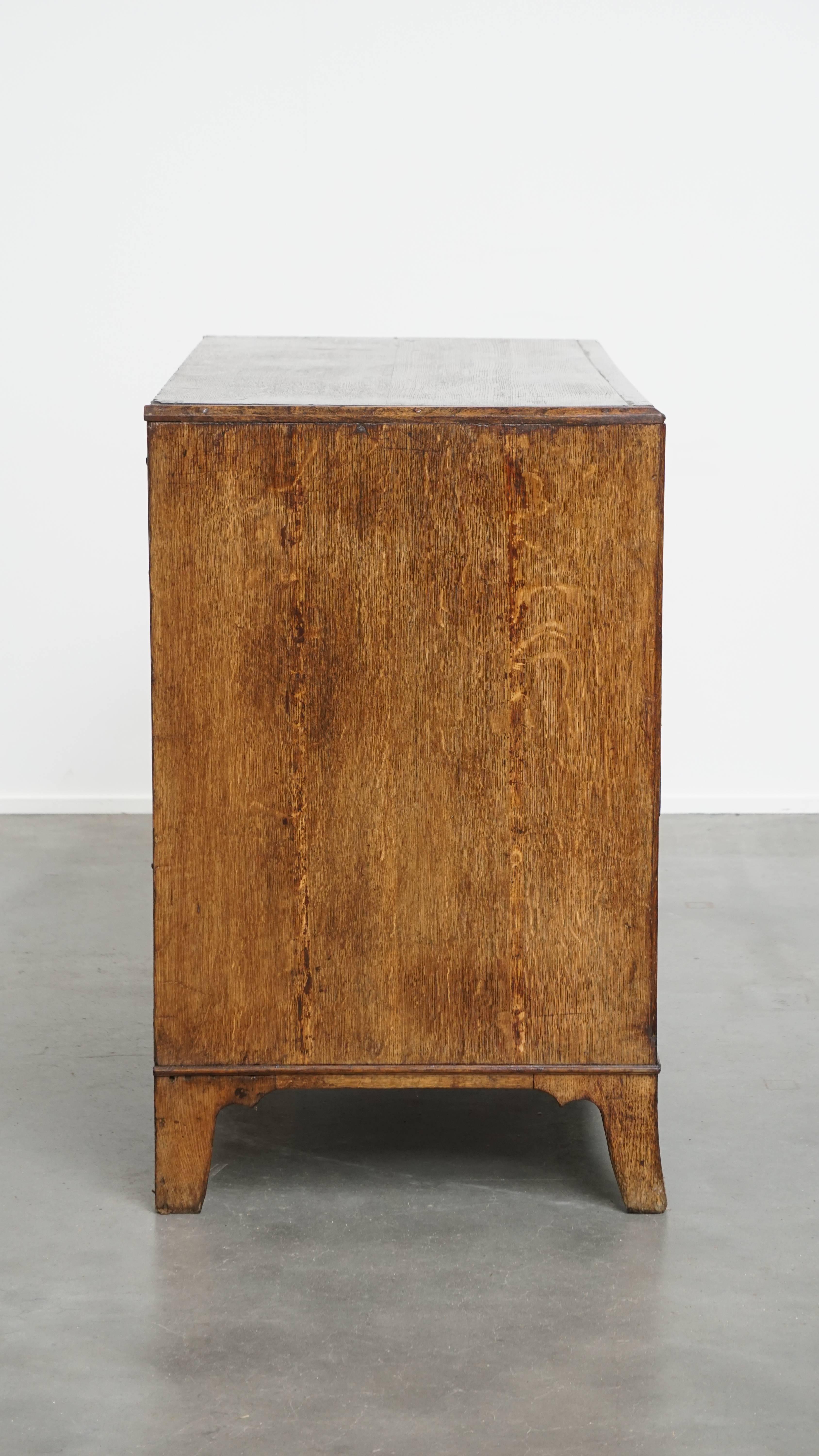 Hand-Crafted Antique Early 19th-Century English Oak Chest of Drawers/Commode For Sale