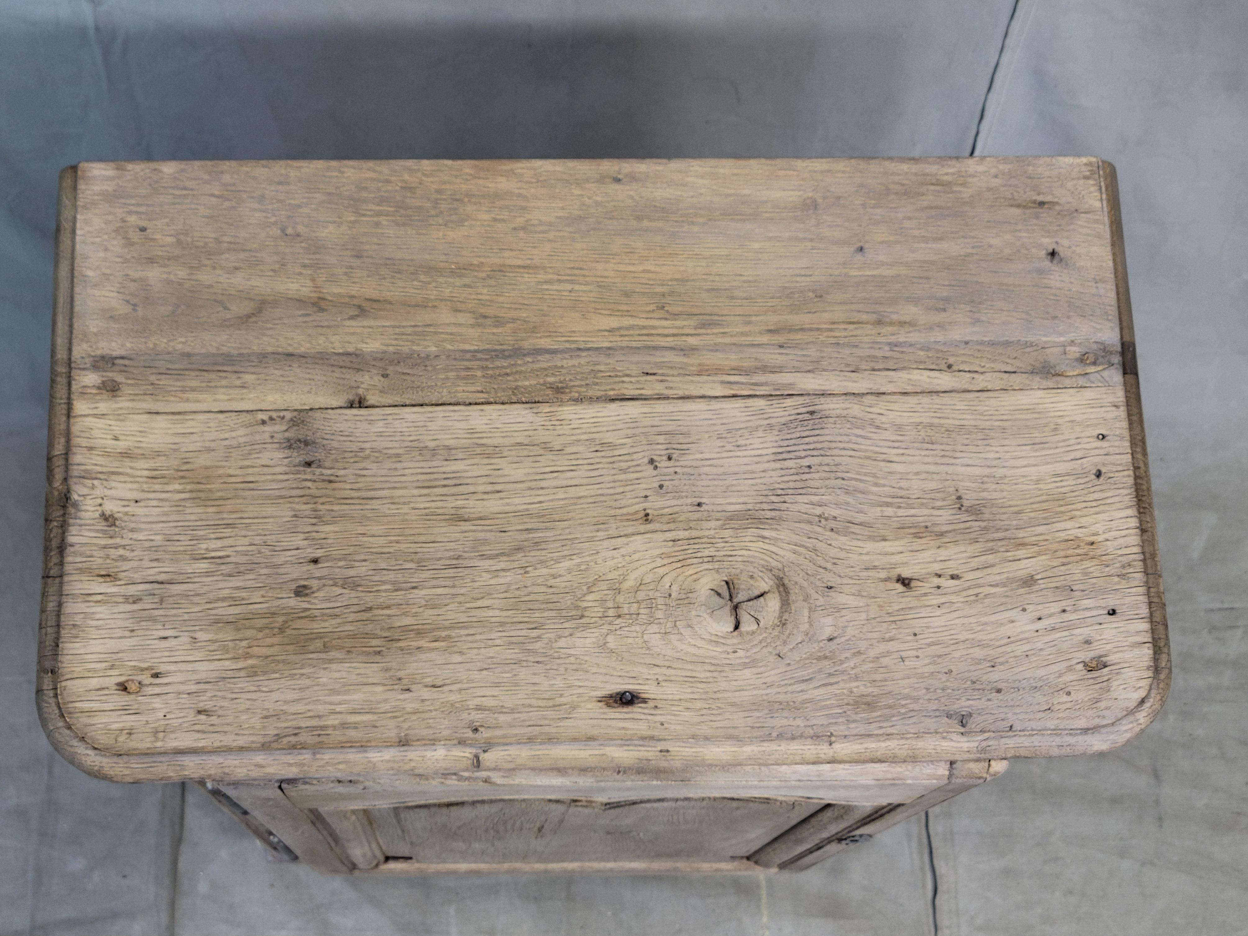 Antique Early 19th Century French Bleached Oak Cupboard For Sale 5