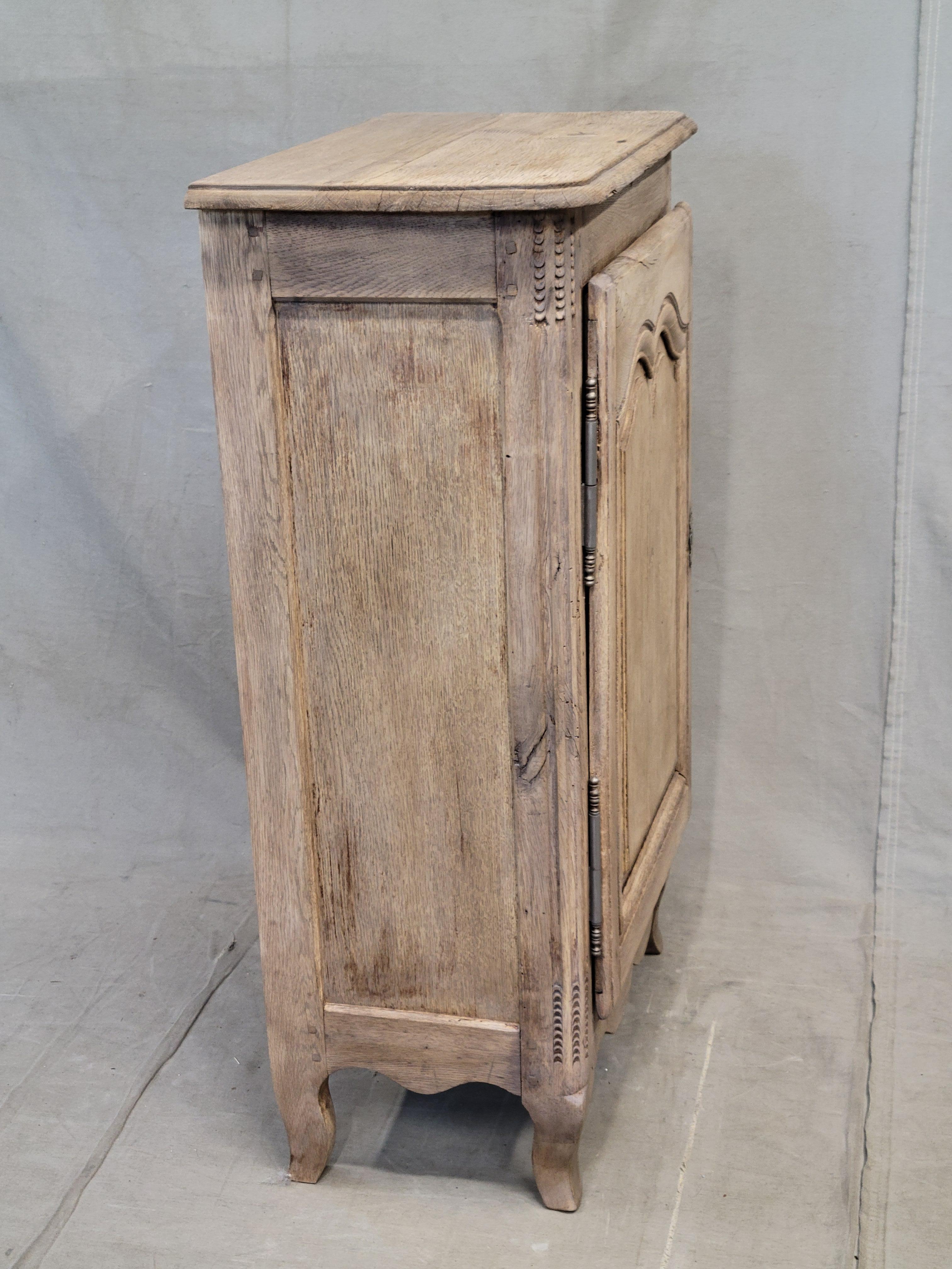 Antique Early 19th Century French Bleached Oak Cupboard For Sale 6
