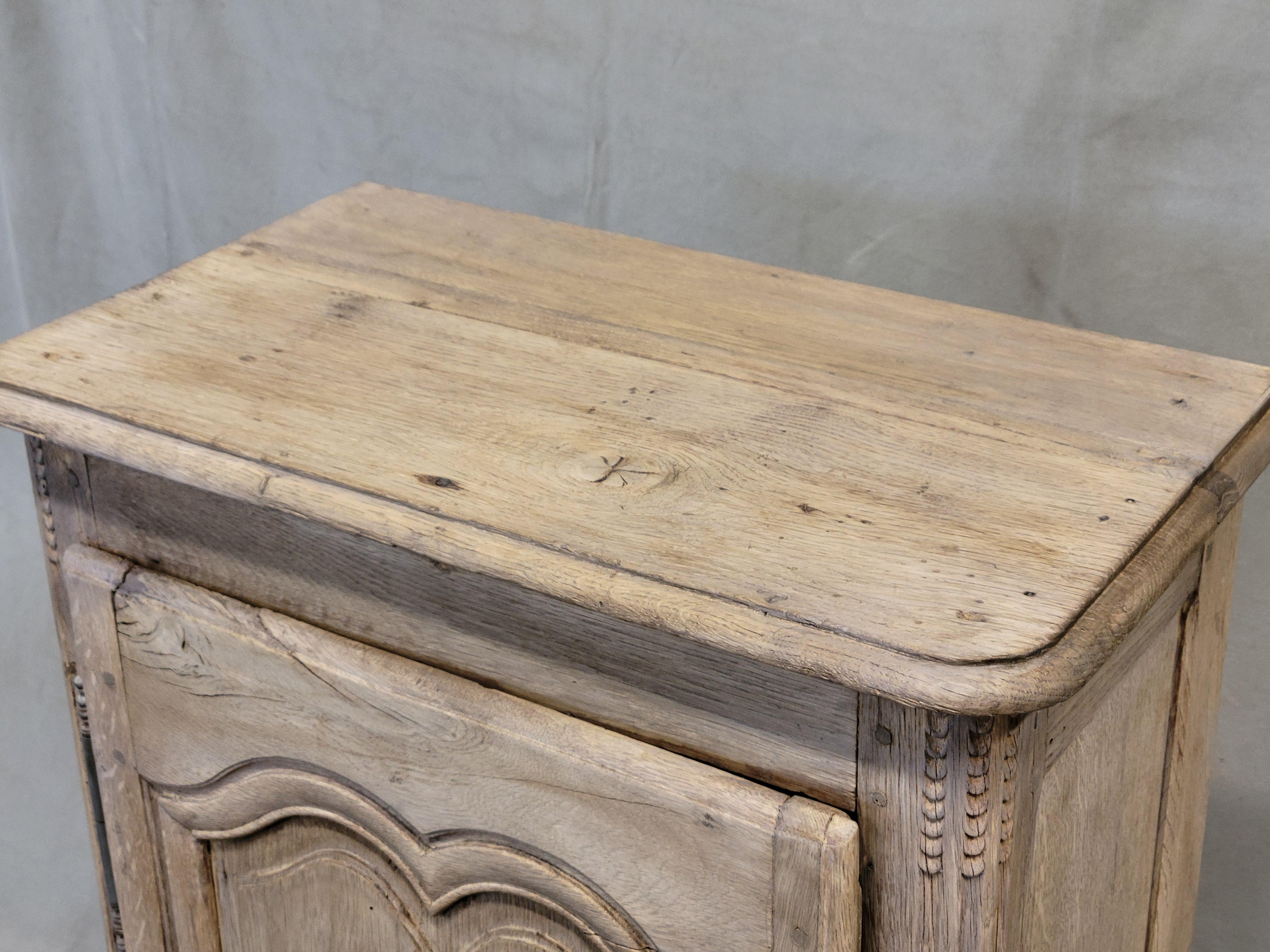 Antique Early 19th Century French Bleached Oak Cupboard For Sale 3