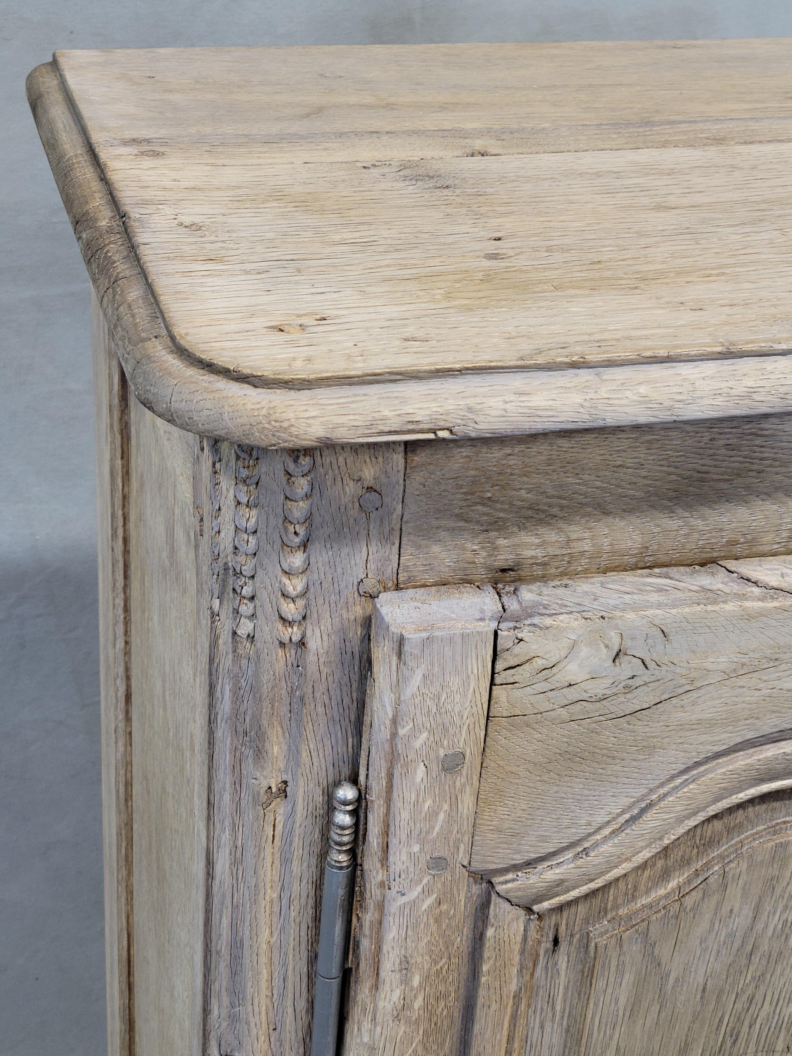 Antique Early 19th Century French Bleached Oak Cupboard For Sale 4