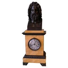 Antiguo reloj de manto francés de bronce y mármol de Siena de principios del siglo XIX