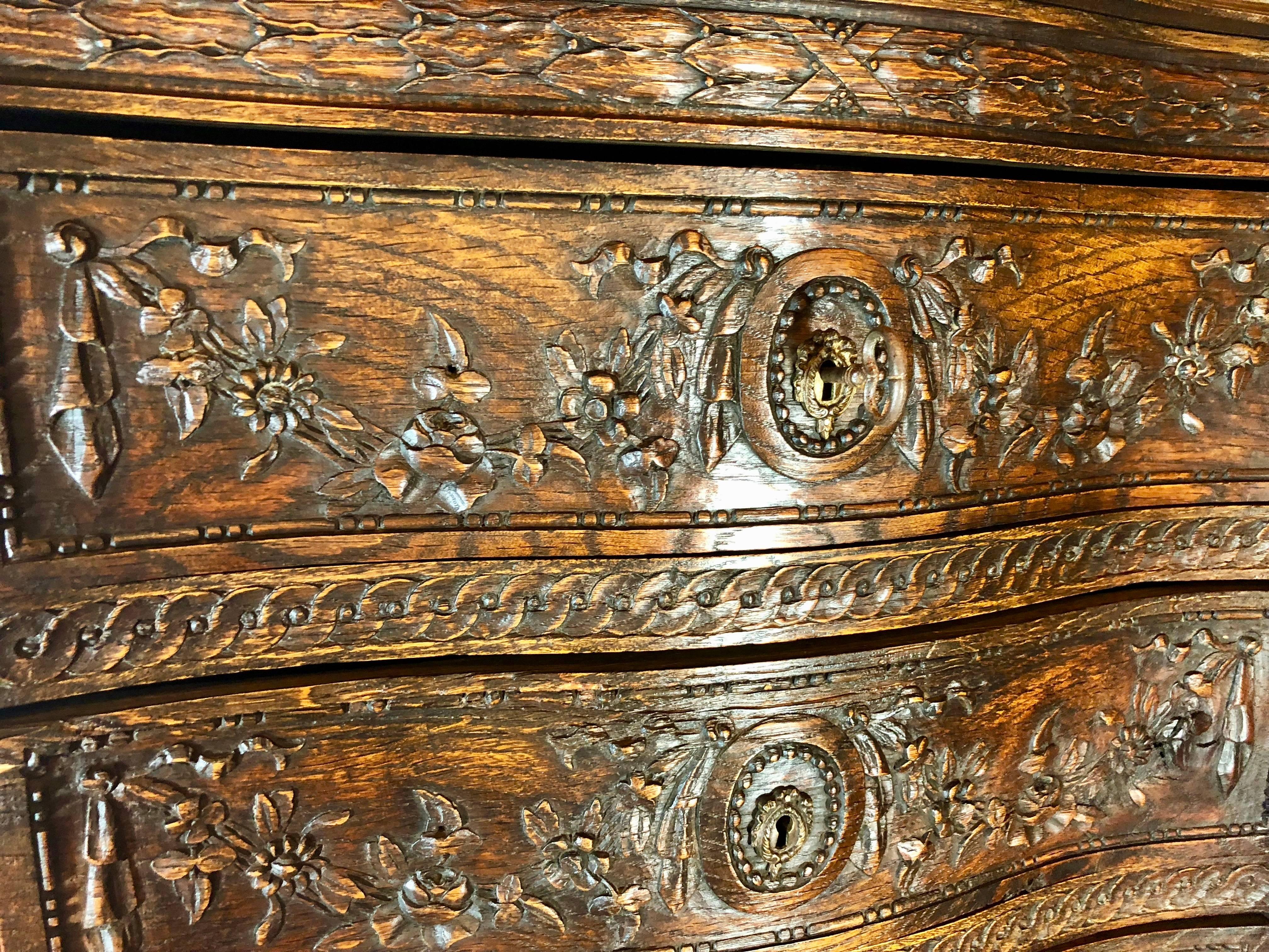 Antique Early 19th Century French Carved Walnut Chest In Good Condition In New Orleans, LA