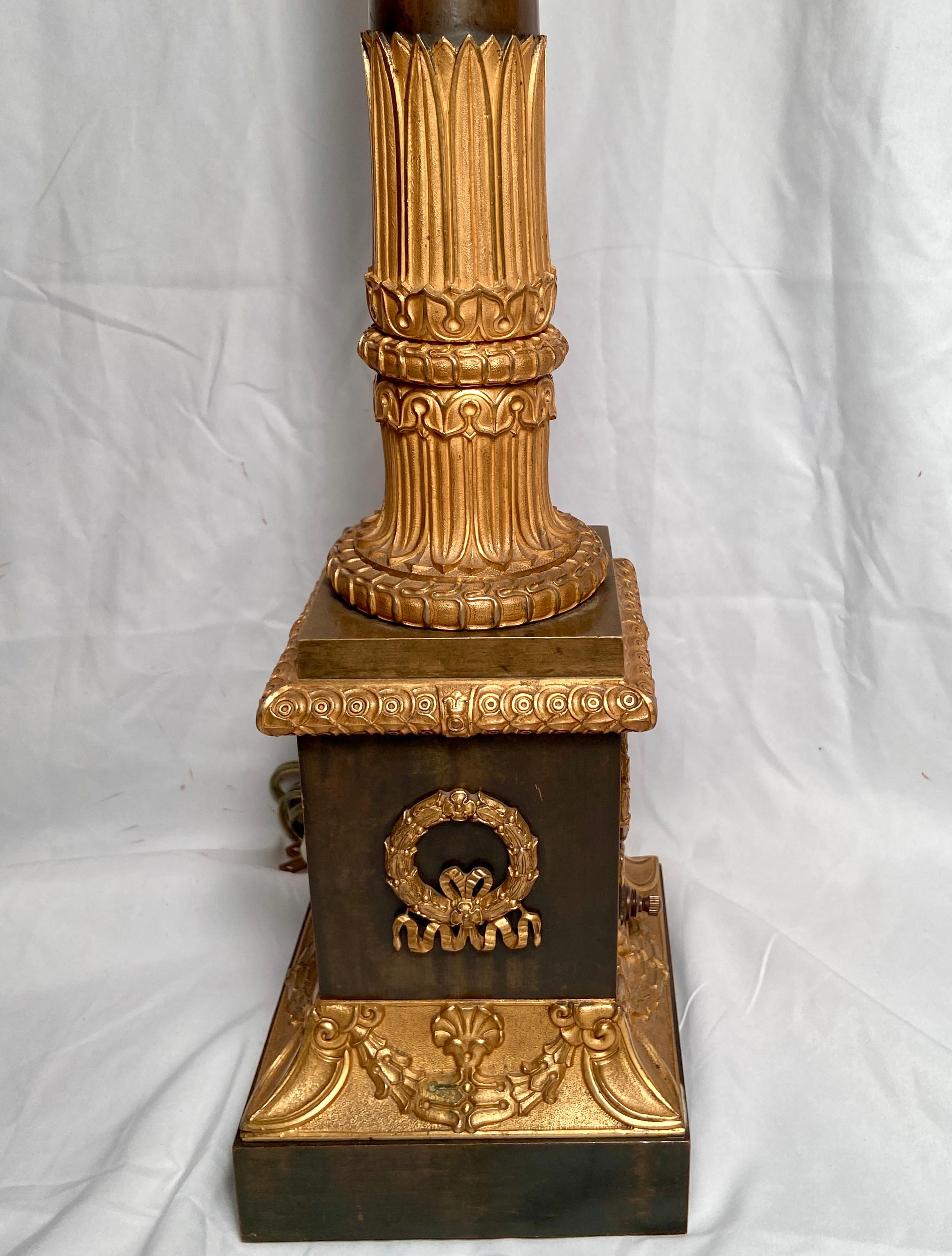 Antike französische Öllampe aus vergoldeter Bronze und patinierter Bronze, Empire, frühes 19. Jahrhundert (Französisch) im Angebot