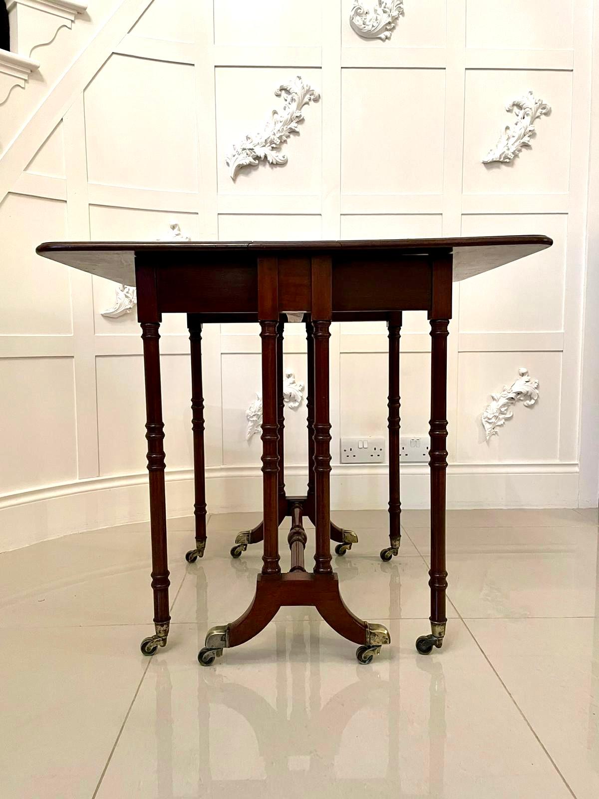 Autre Ancienne table à feuilles tombantes en acajou du début du 19e siècle de George III à pieds en araignée en vente
