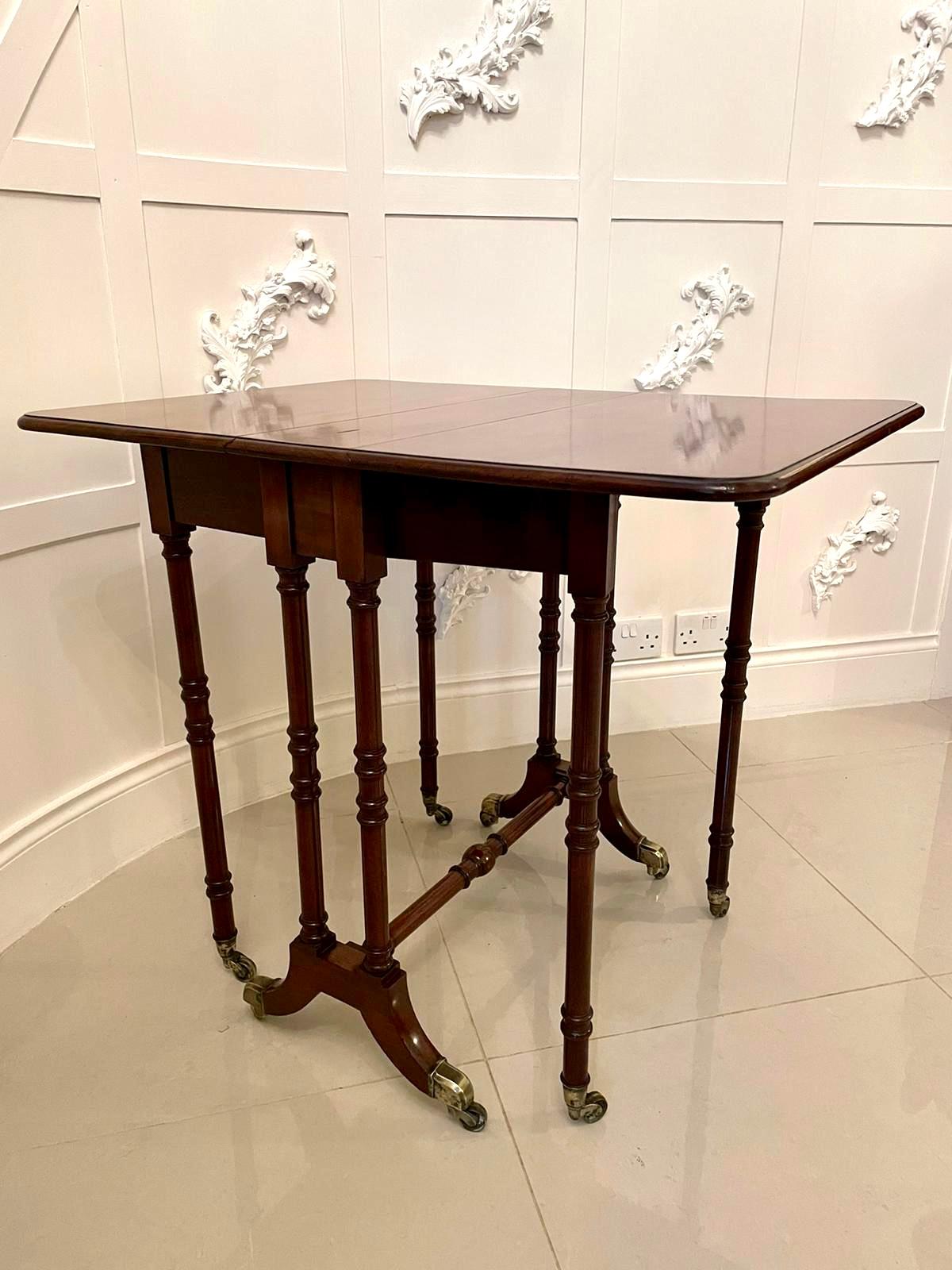 Ancienne table à feuilles tombantes en acajou du début du 19e siècle de George III à pieds en araignée en vente 3