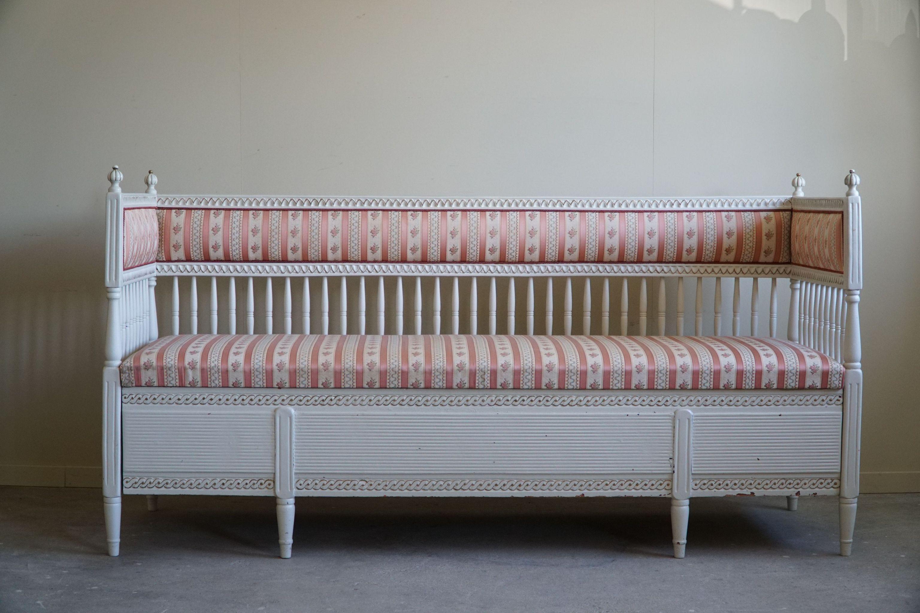 Pine Antique Early 19th Century Gustavian Sofa / Bench, By a Swedish Cabinetmaker  For Sale