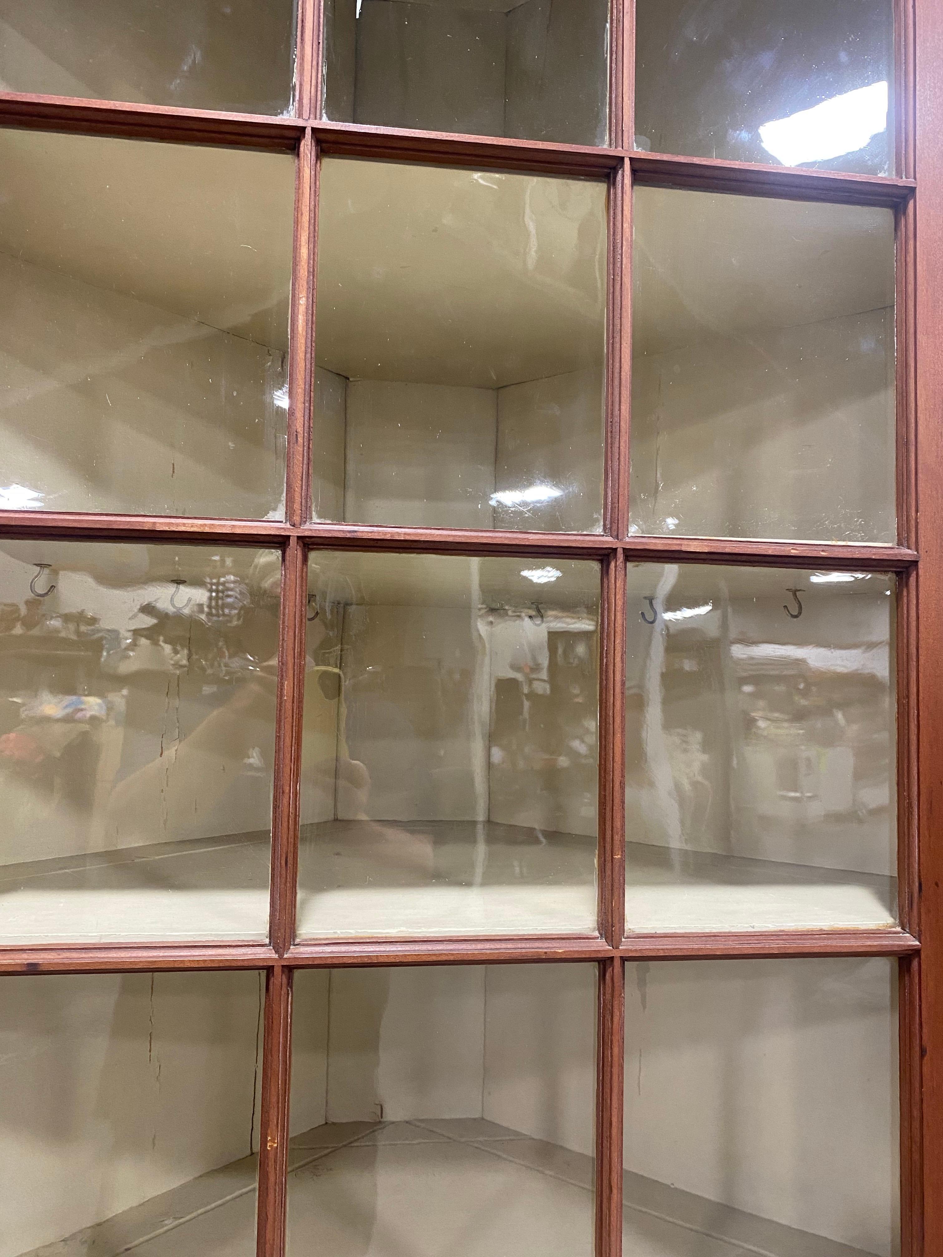 Classique américain Meuble d'angle américain ancien du début du 19e siècle fait à la main en vente