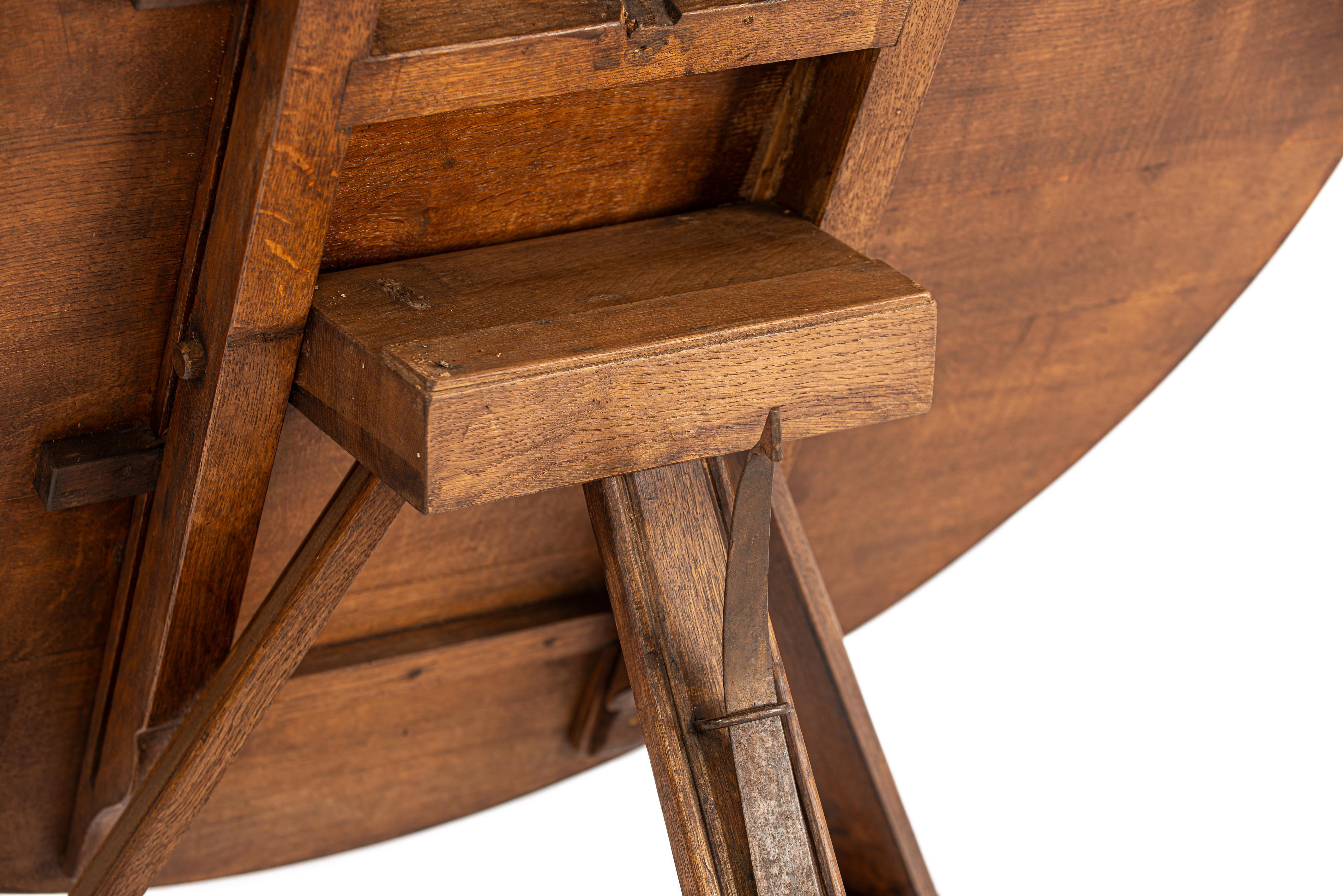 Antique  early 19th century honey color solid oak Dutch Titl top round table 7