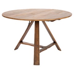 Antique  early 19th century honey color solid oak Dutch Titl top round table