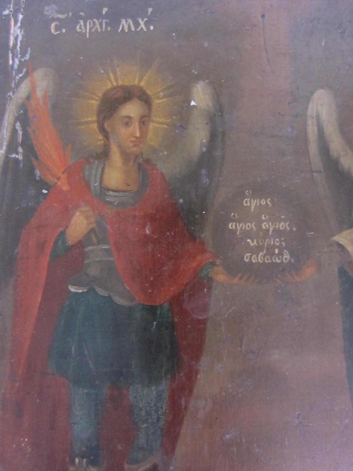 Un'icona cristiana è un'opera d'arte religiosa che rende omaggio ai santi e agli arcangeli.

Icona dei Santi Arcangeli dipinta a mano su legno di noce, questa icona è progettata per durare nel tempo. I colori esaltano la sua bellezza naturale. Can