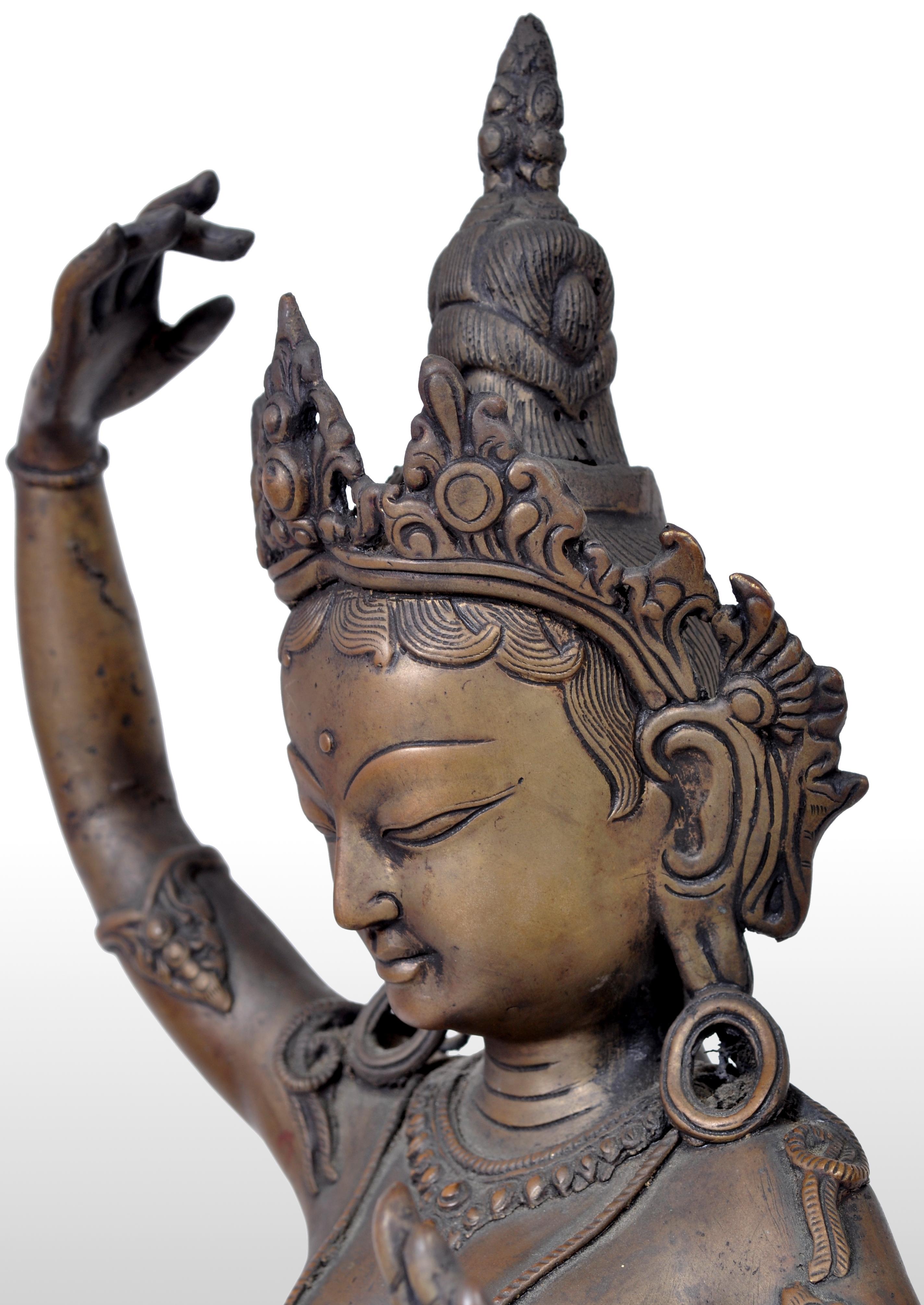 Antique Early 19th Century Indian Bronze Figure of Lakshmi, circa 1800 4