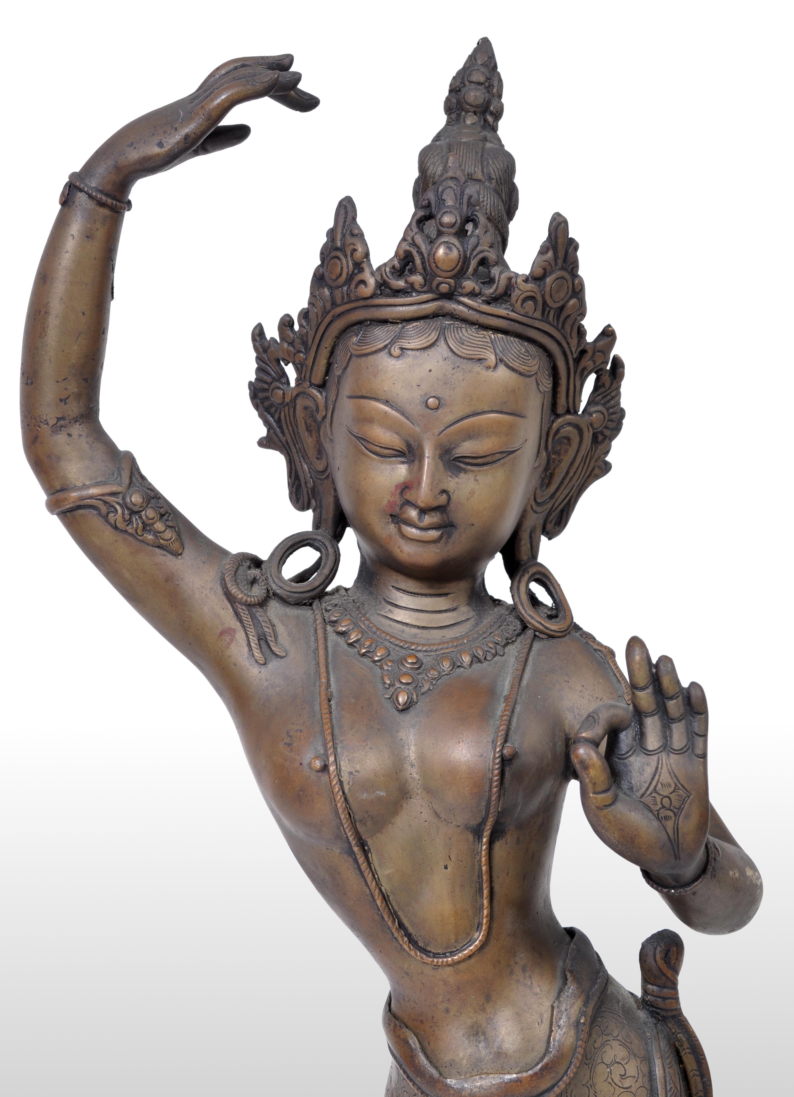 Antique Early 19th Century Indian Bronze Figure of Lakshmi, circa 1800 7