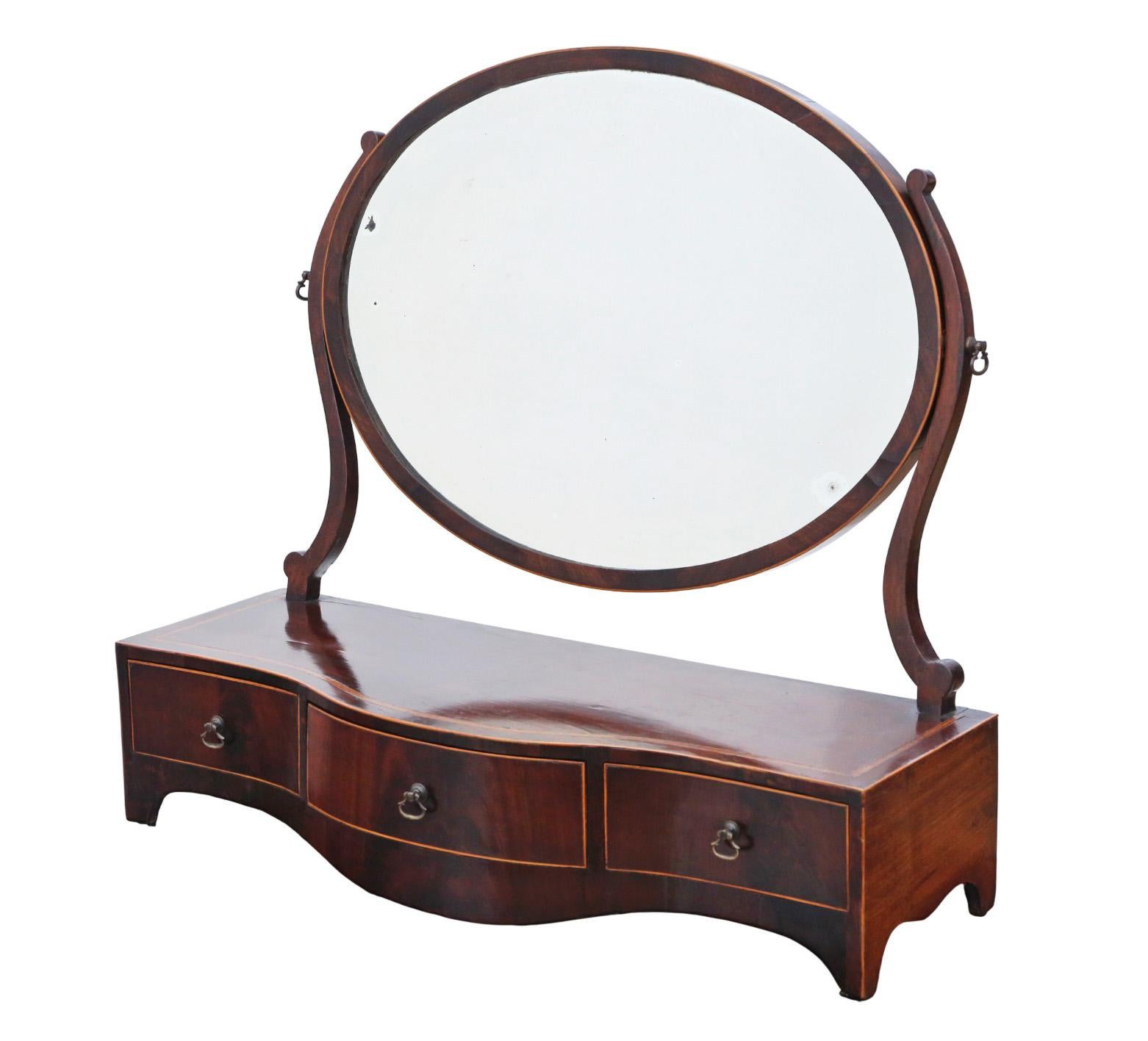 Ancienne table de toilette en acajou marqueté du début du 19e siècle Miroir pivotant - Belle qualité

Miroir de coiffeuse en acajou du début du 19e siècle, dont l'âge, la couleur et la patine sont attrayants. Pleine de charme et de caractère, cette