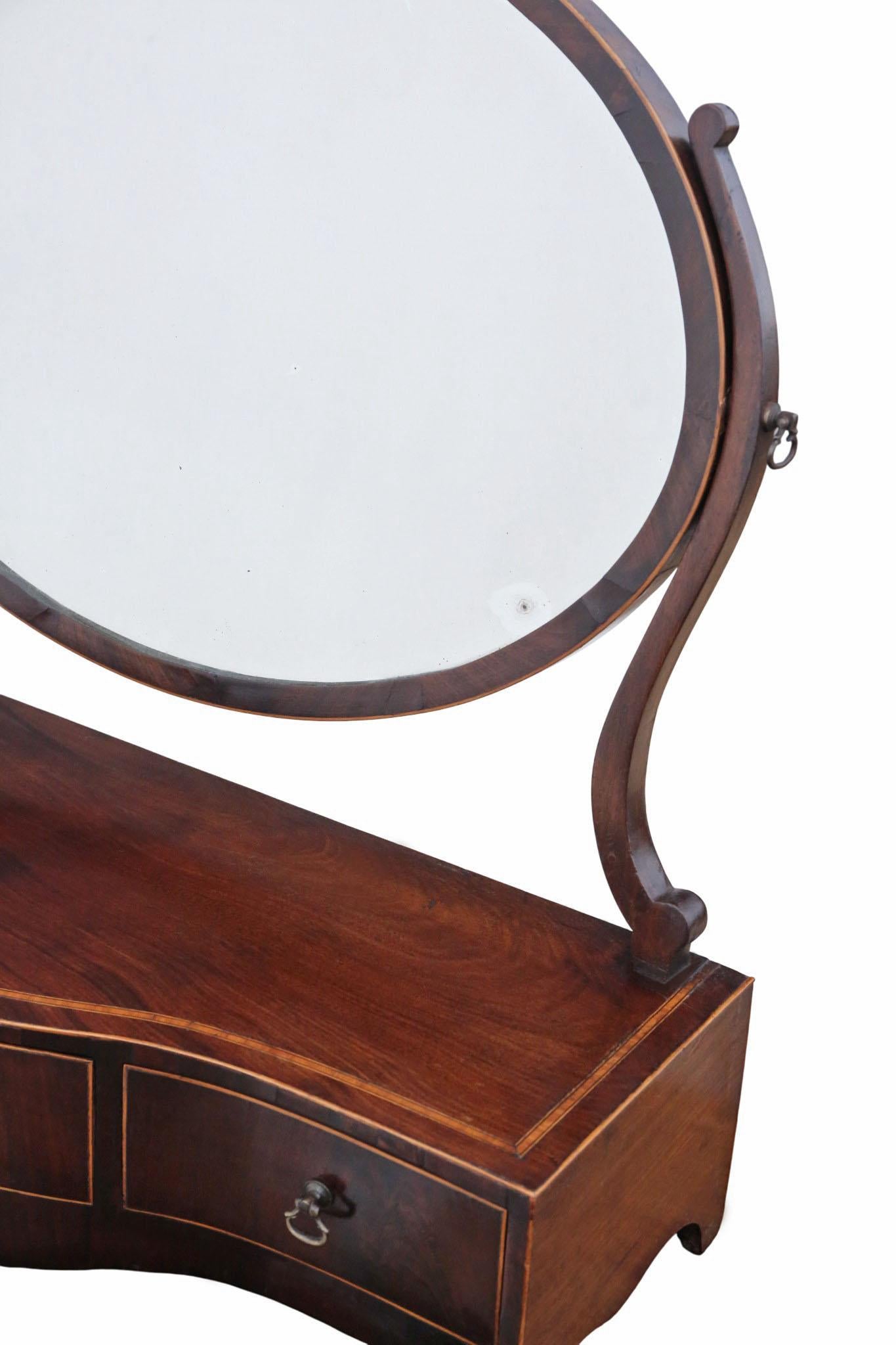 Georgien Antique Début du 19ème siècle Table de toilette en acajou marqueté Miroir pivotant en vente