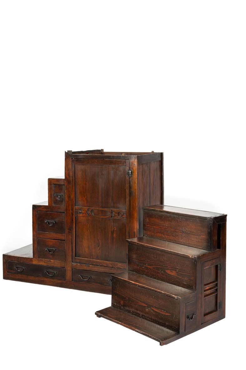 Ancienne commode japonaise Kaidan Dansu du début du 19ème siècle en pin brun chaud en vente 1