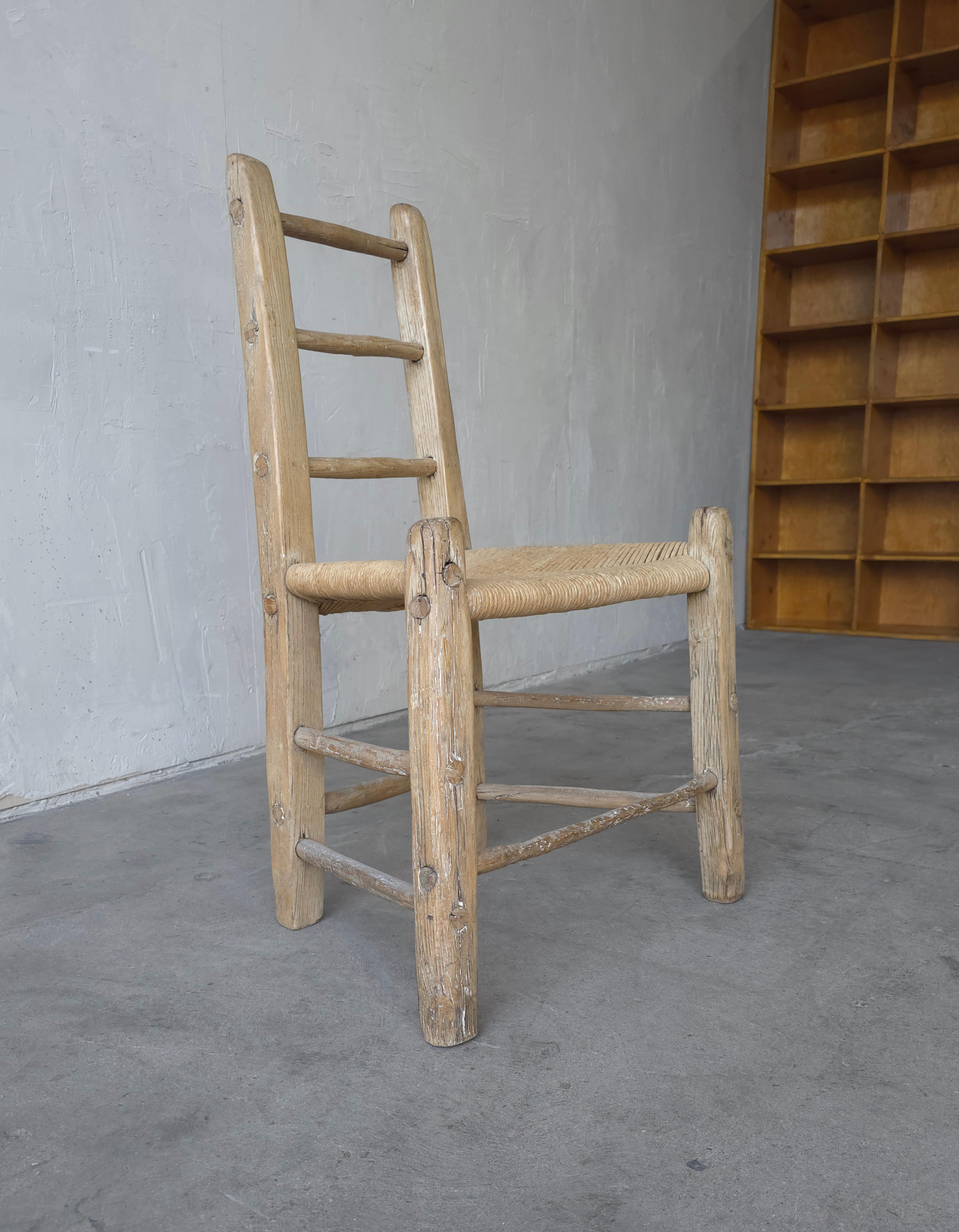 Ancienne chaise irlandaise à dossier échelonné du début du 19e siècle (Sugan) Bon état - En vente à Las Vegas, NV