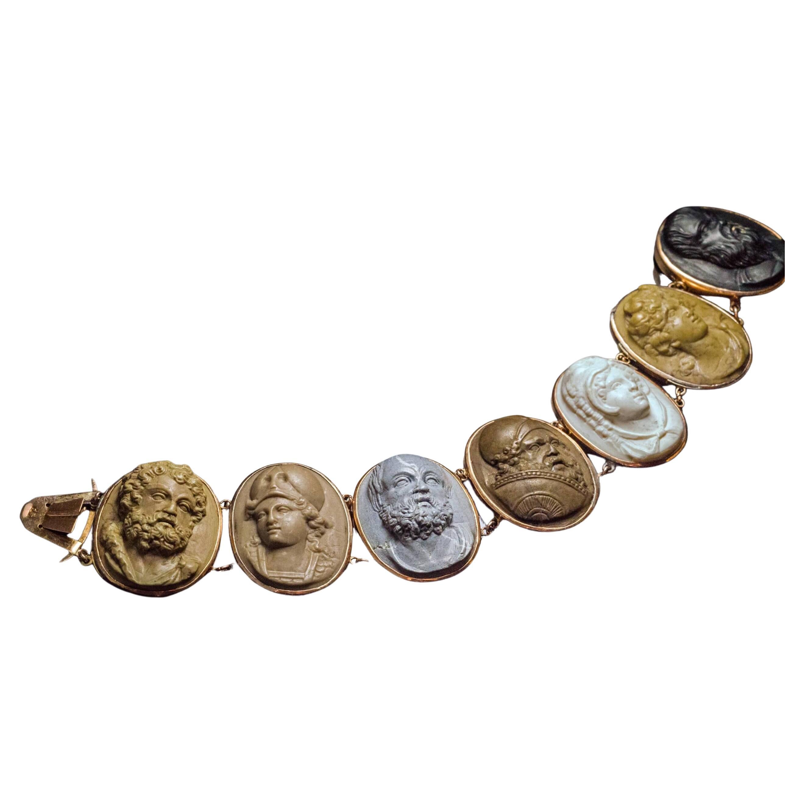 Antique Début du 19ème siècle Lava Cameo Gold Bracelet