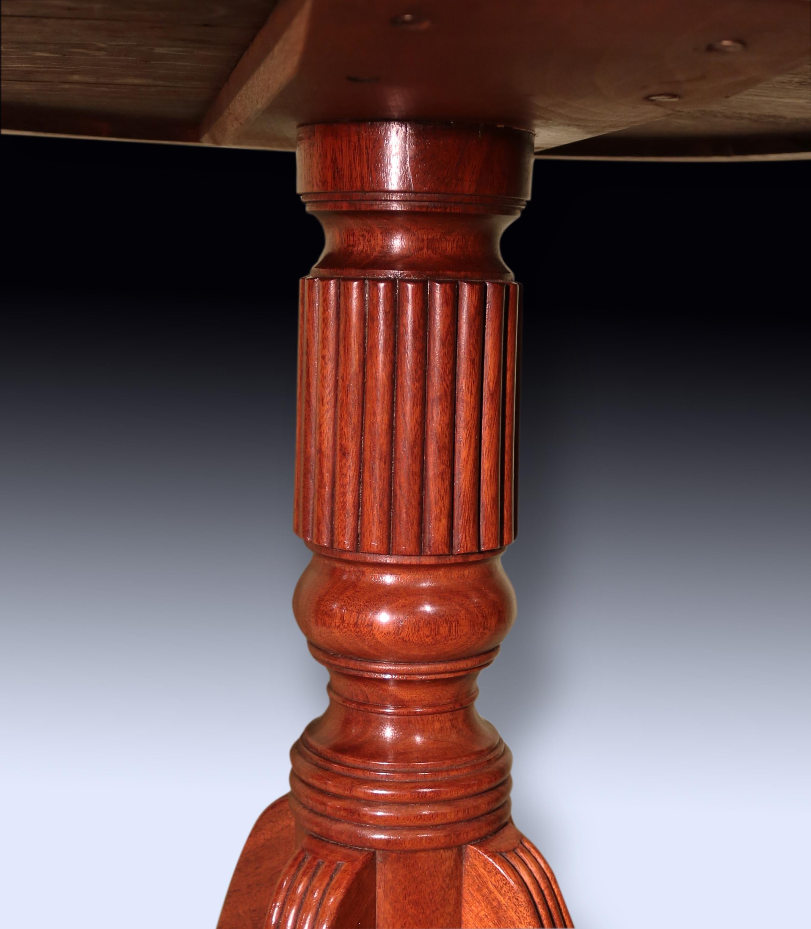 Ancienne table à tambour en acajou du début du 19ème siècle Bon état - En vente à London, GB