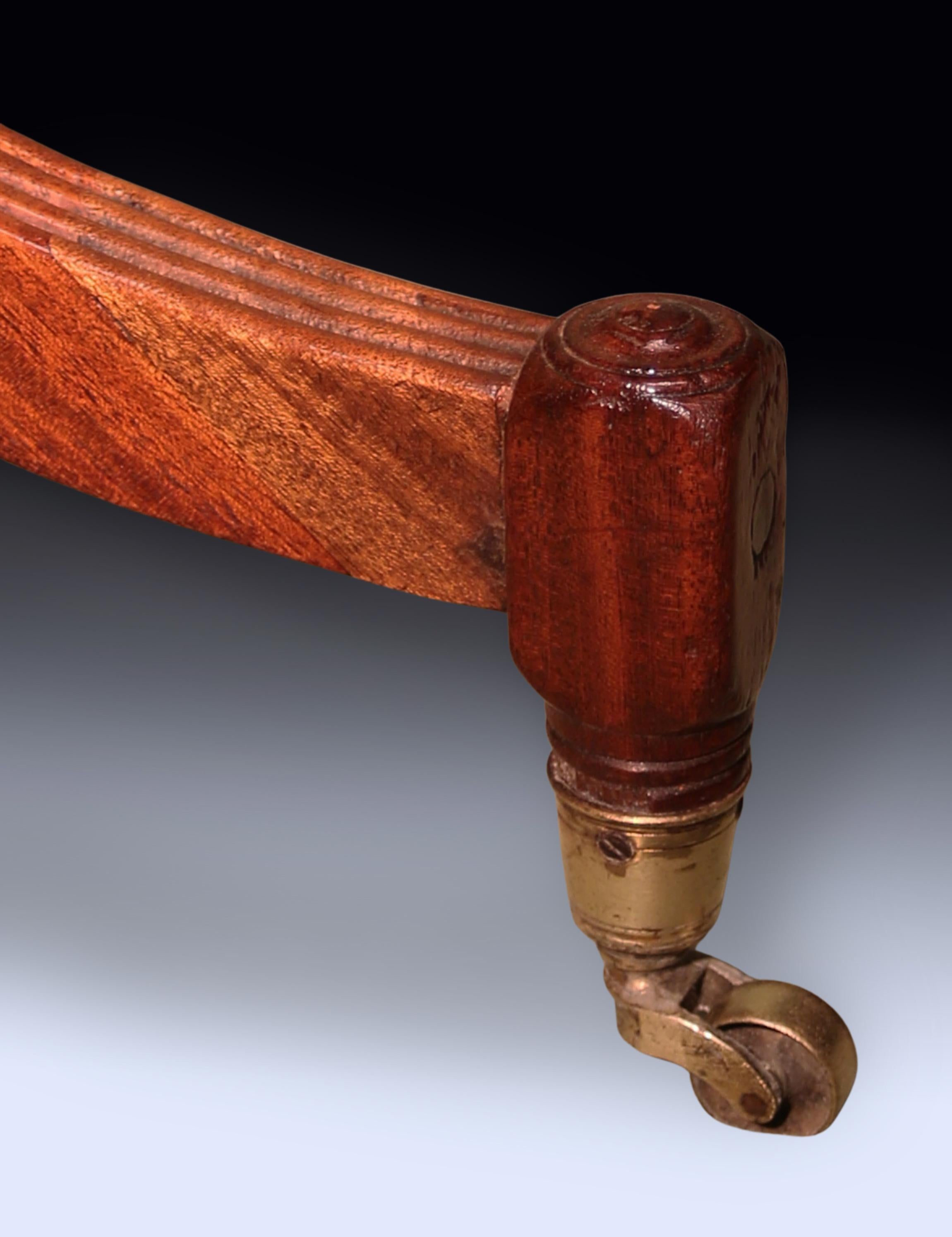 XIXe siècle Ancienne table à tambour en acajou du début du 19ème siècle en vente