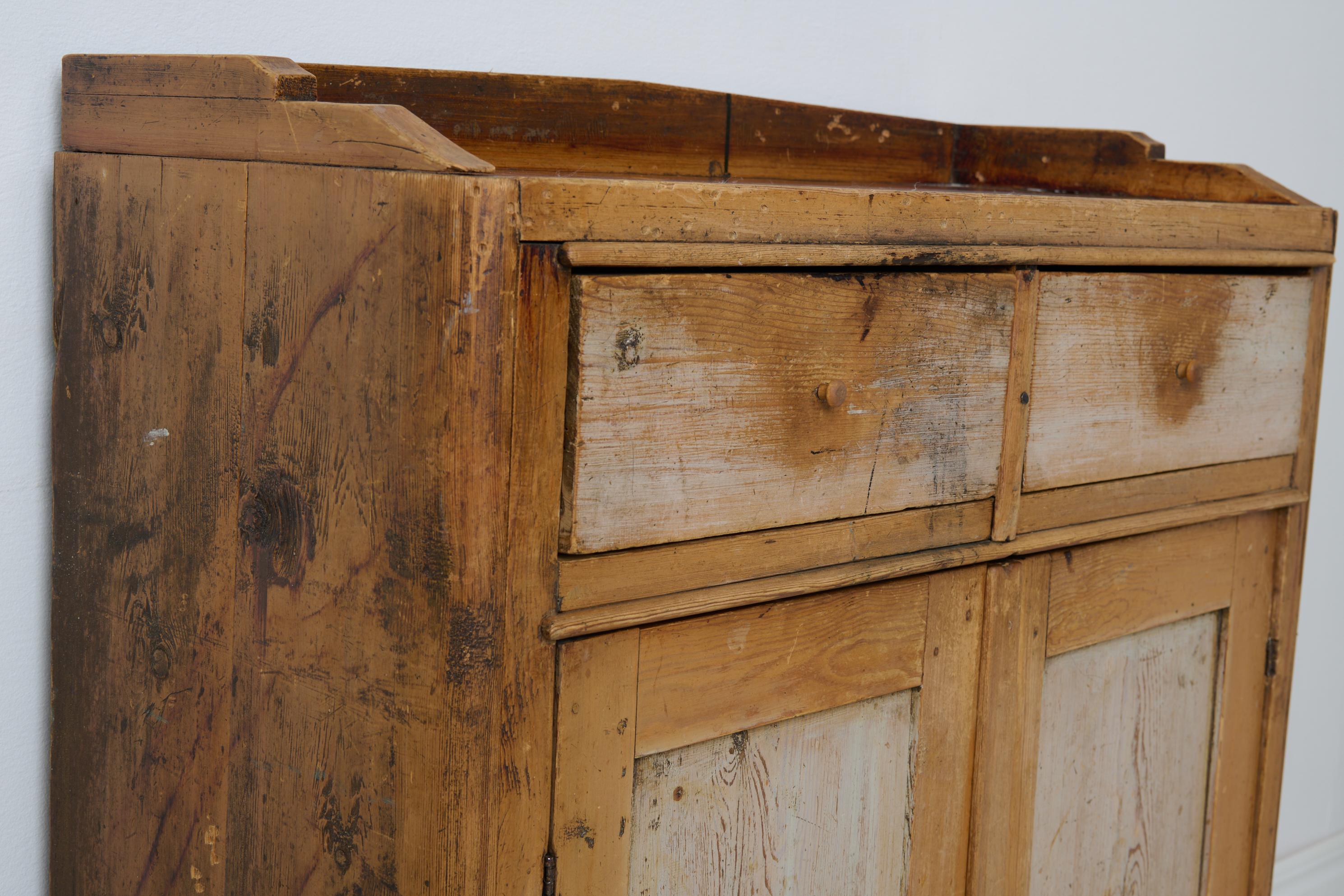 Arte Antiques Early 19th Century Original Unusually Small Sideboard in Folk Art en vente 3