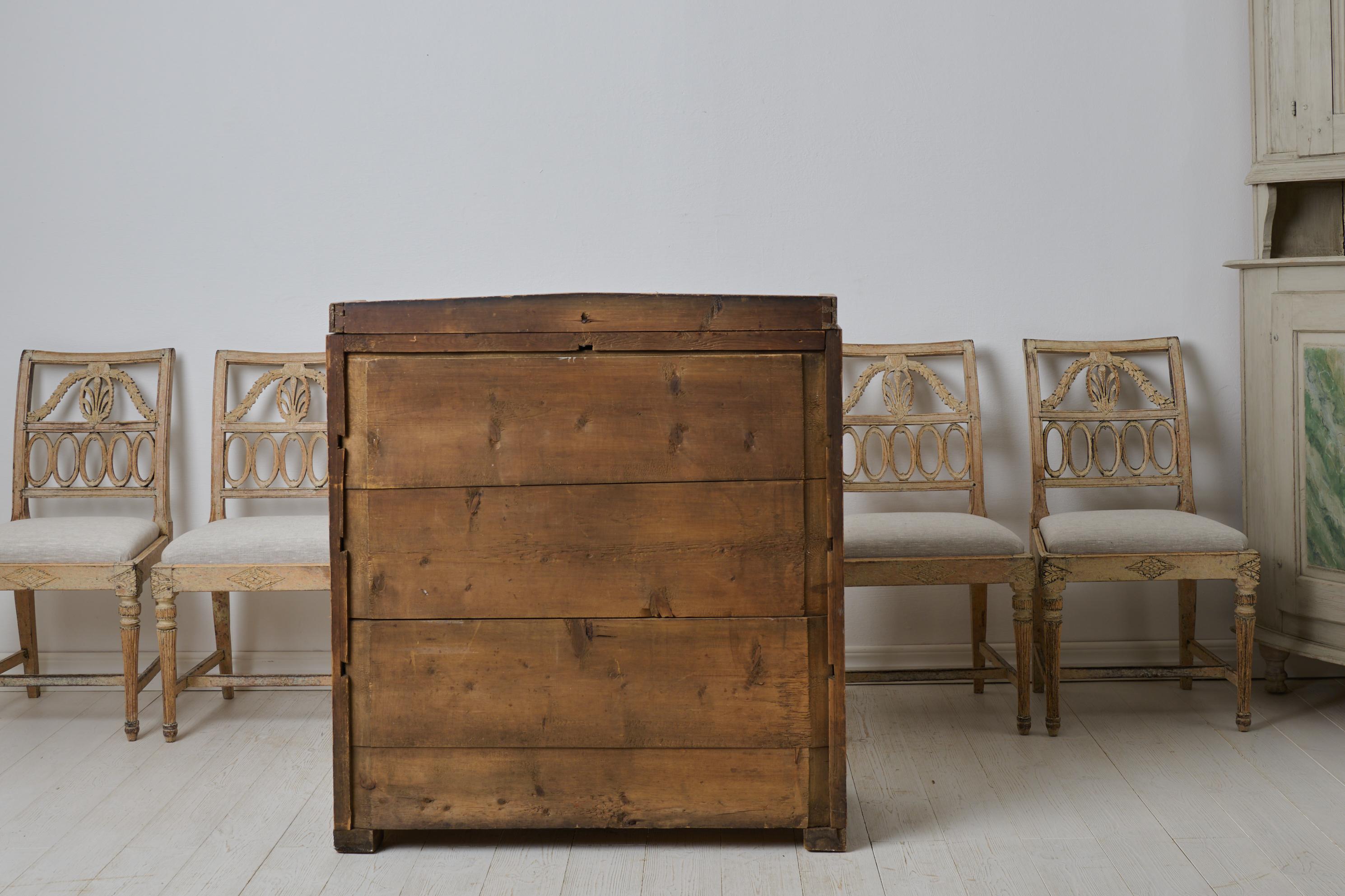 Suédois Arte Antiques Early 19th Century Original Unusually Small Sideboard in Folk Art en vente