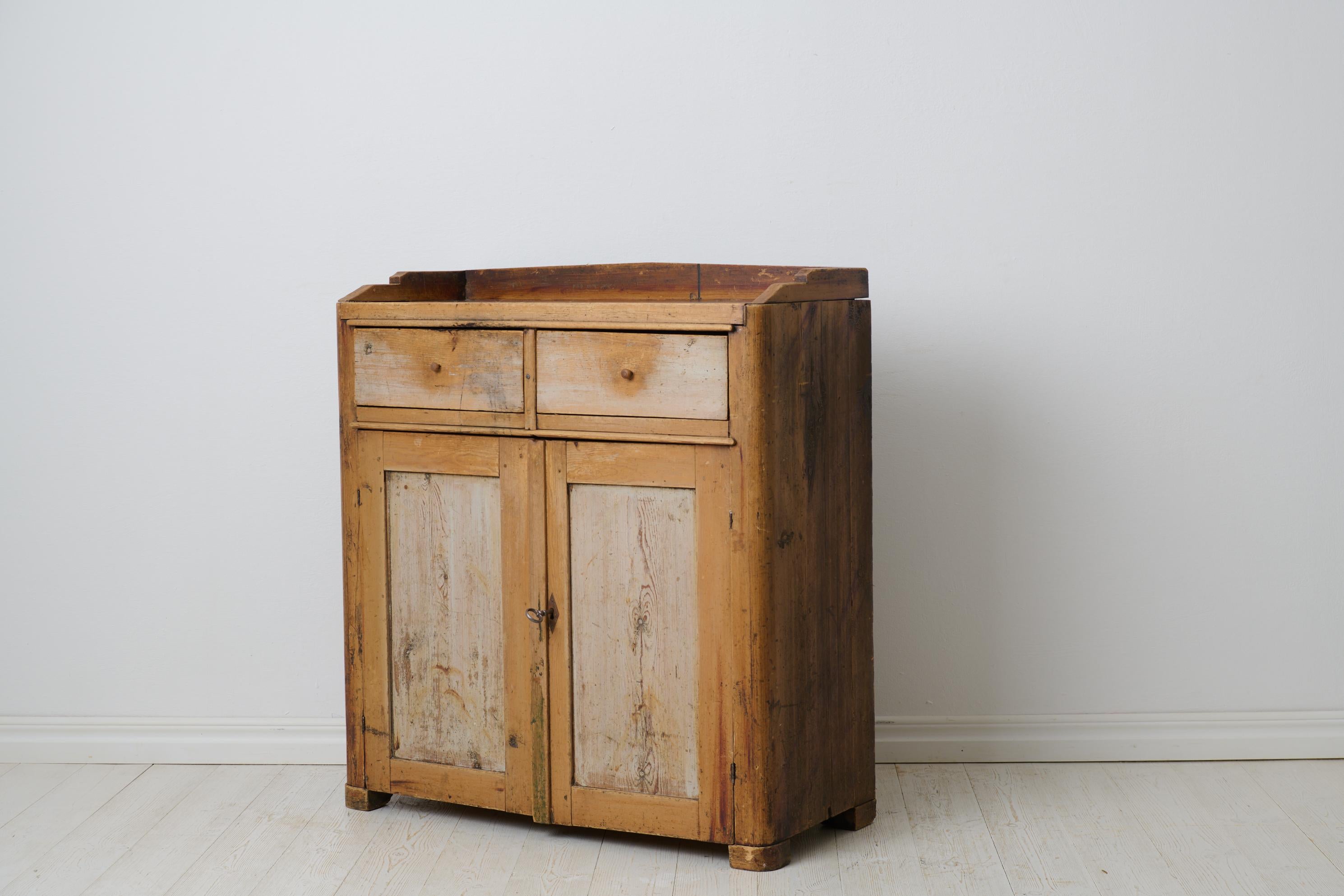 Fait main Arte Antiques Early 19th Century Original Unusually Small Sideboard in Folk Art en vente