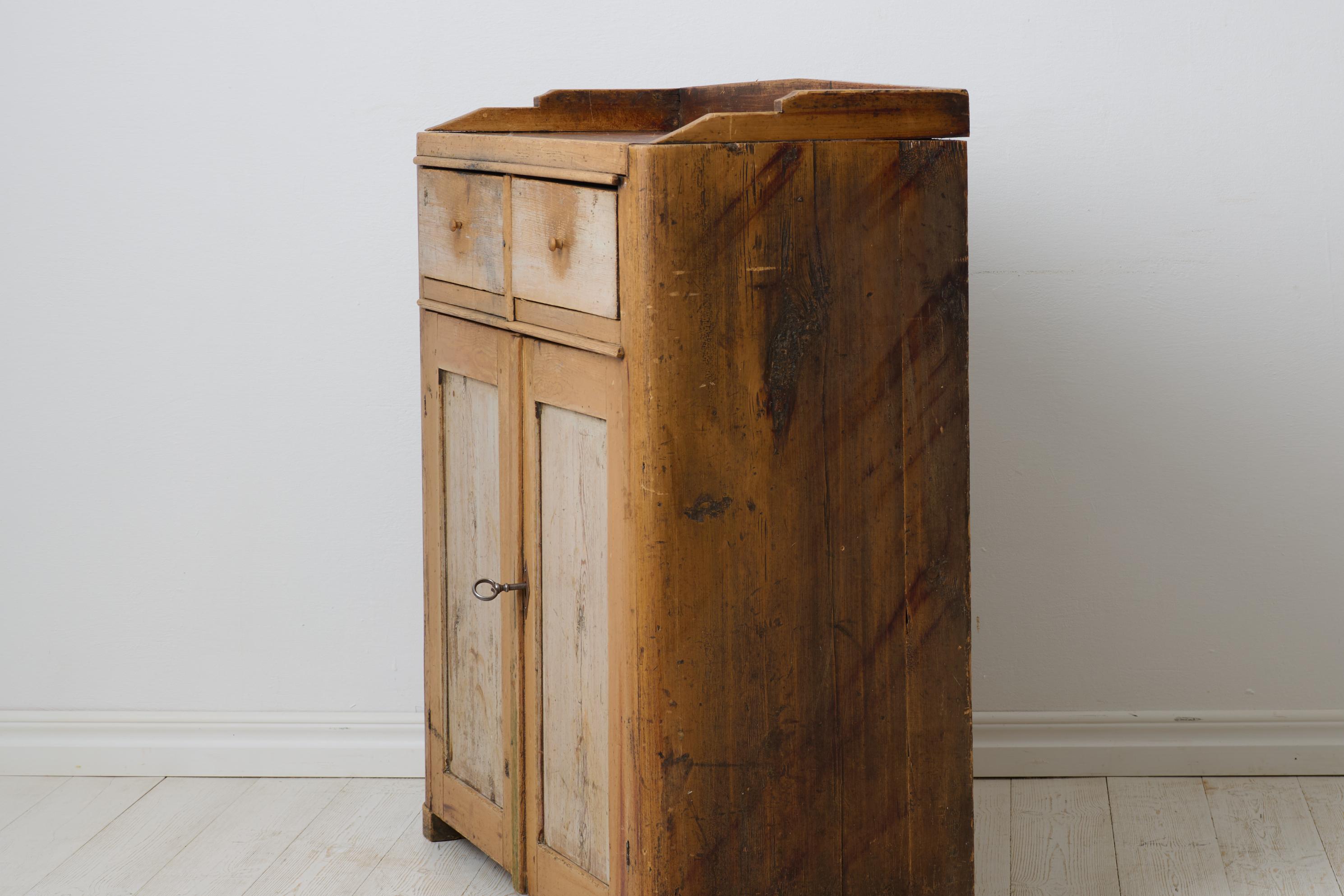 Arte Antiques Early 19th Century Original Unusually Small Sideboard in Folk Art Bon état - En vente à Kramfors, SE