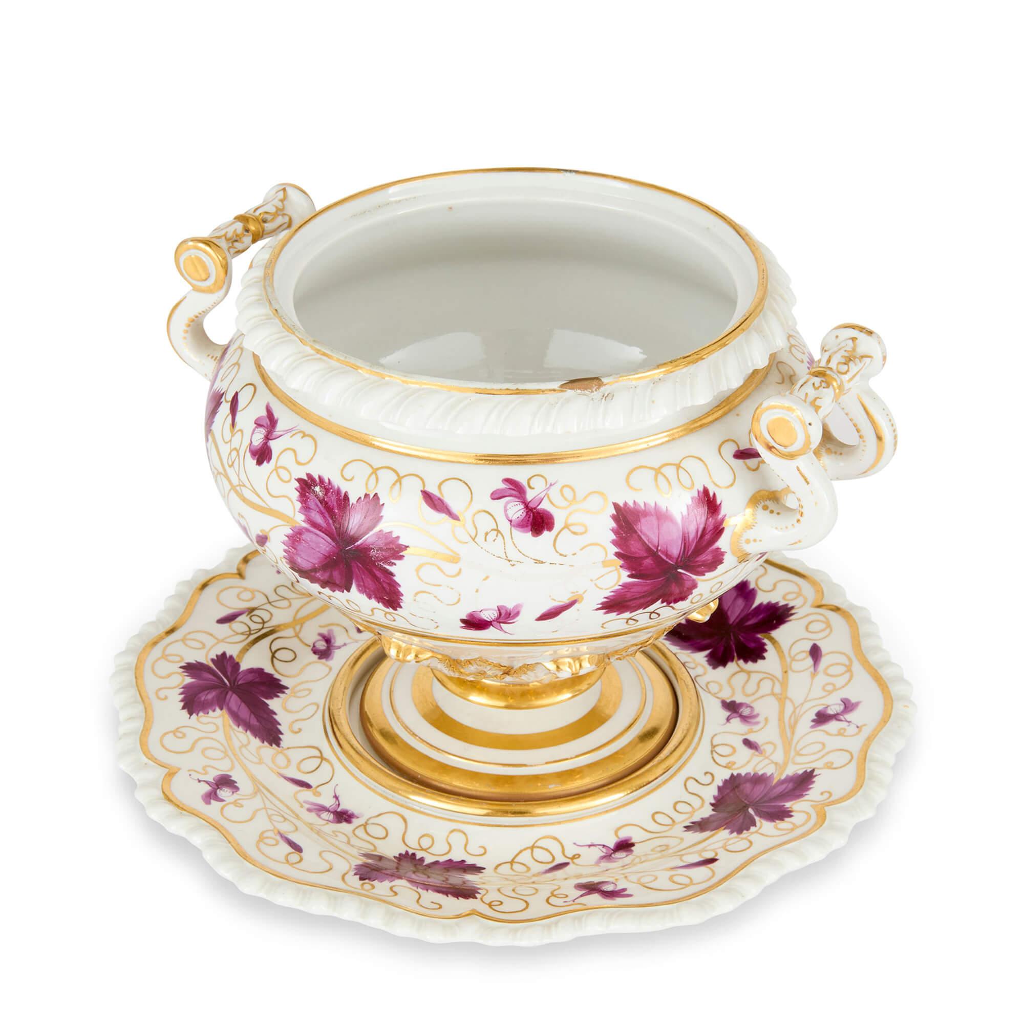 Doré Paire de soupières anciennes du début du 19e siècle en porcelaine peinte Flight Barr & Barr en vente