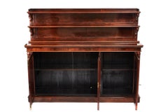 Antiker dreitüriger Regency-Beistellschrank von Goncalo Alves aus dem frühen 19. Jahrhundert